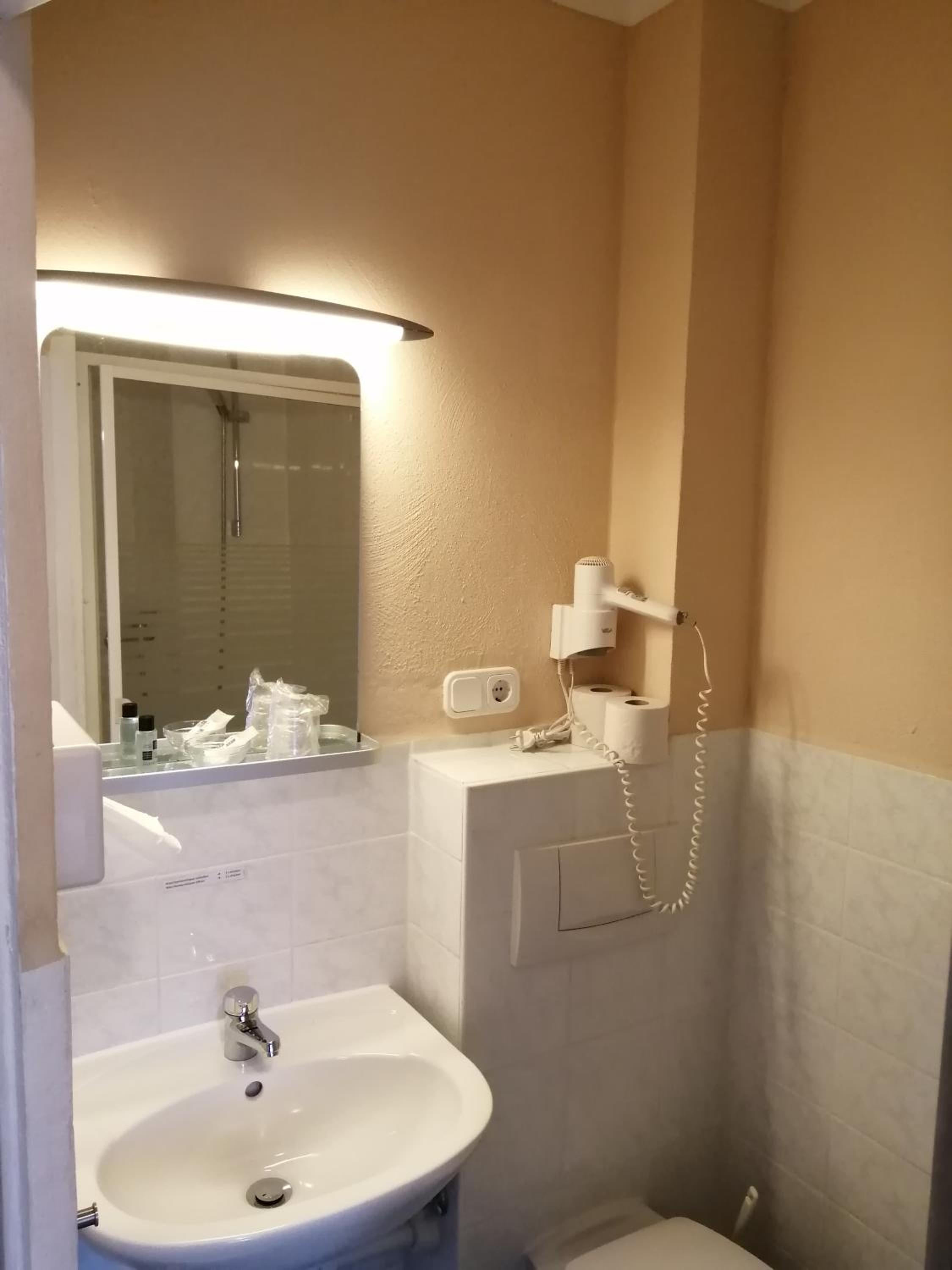 Budget Single Room photo 3