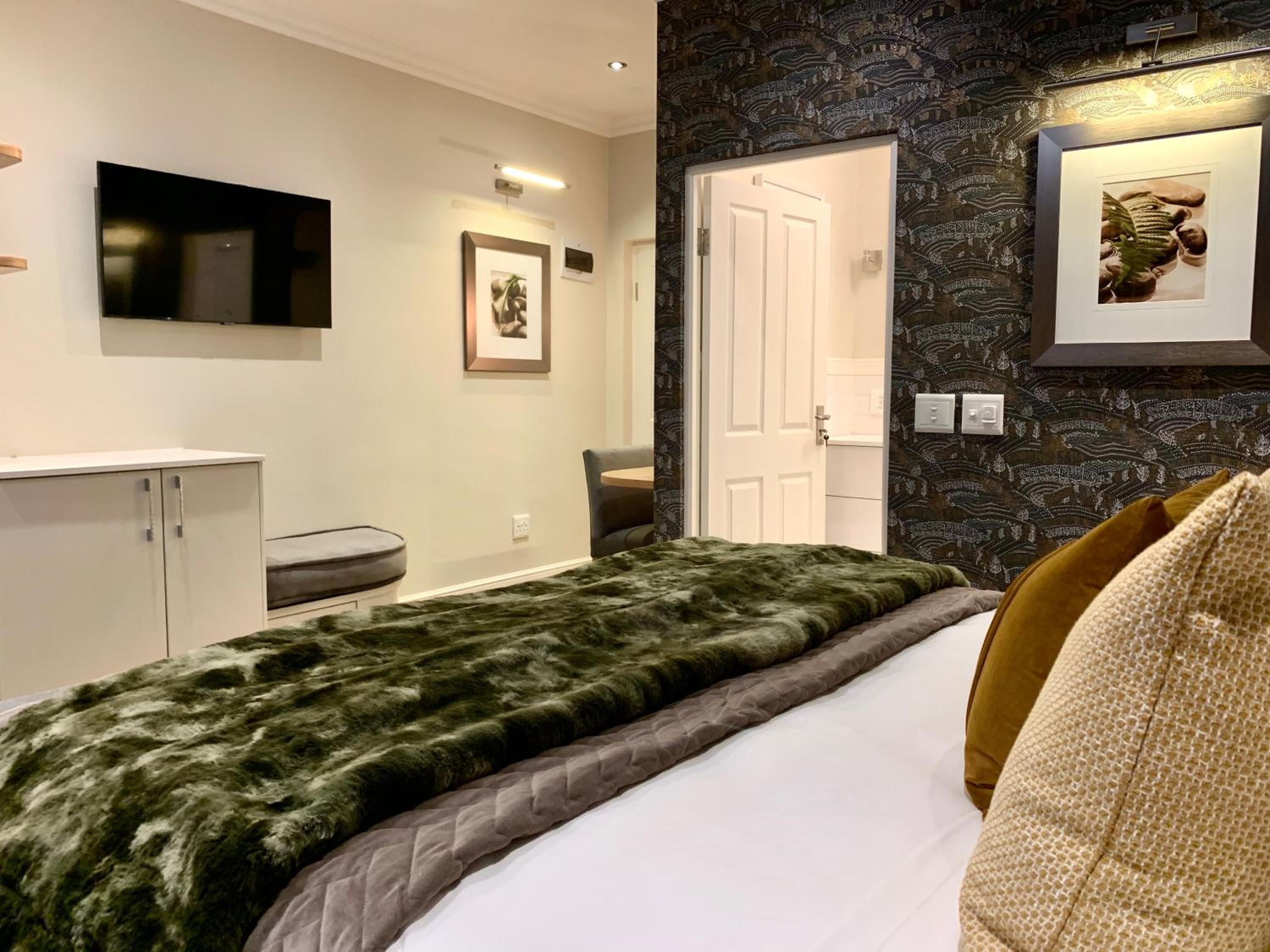 Superior King Room - Photo 4