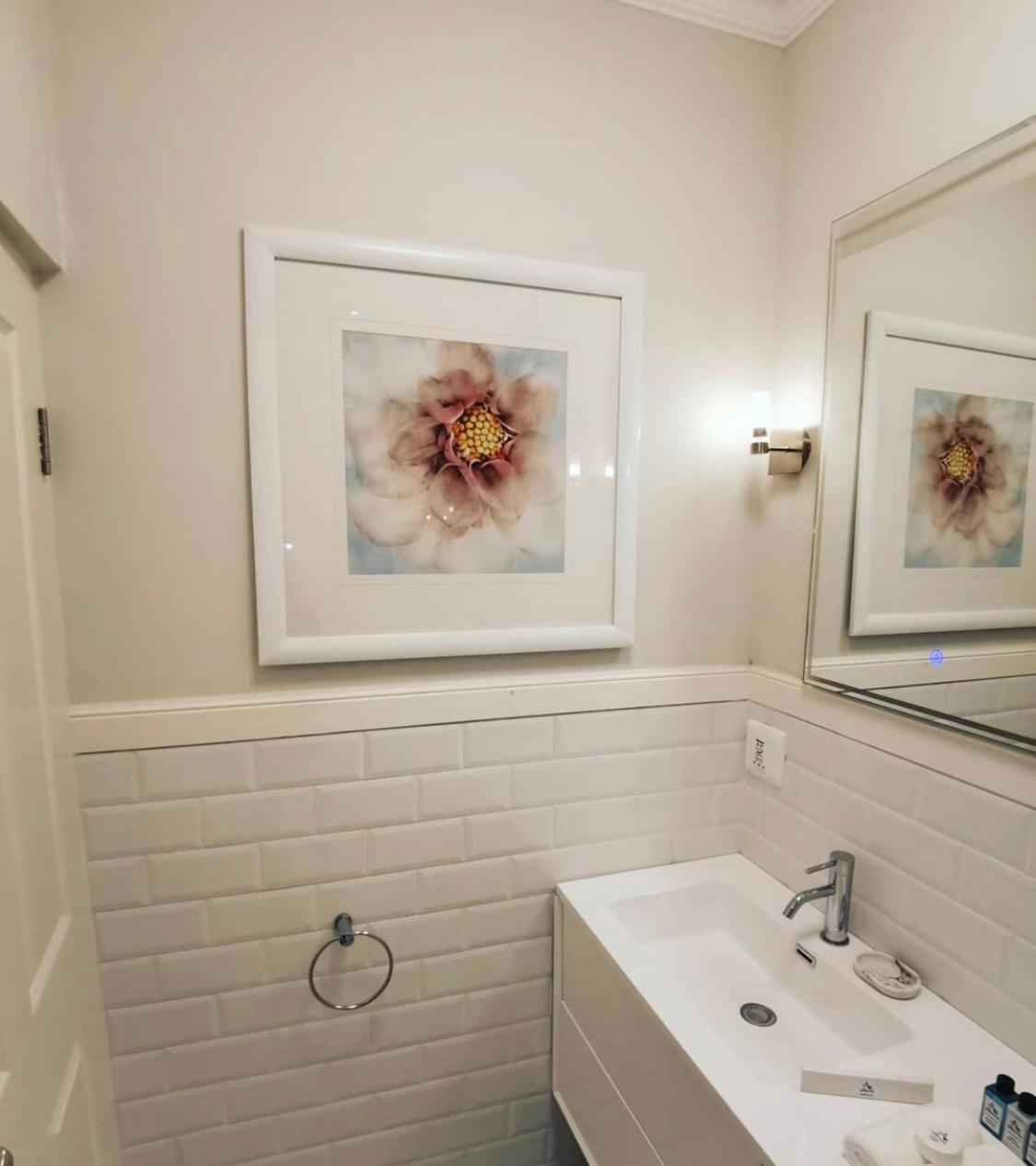 Premium King Room - Photo 6