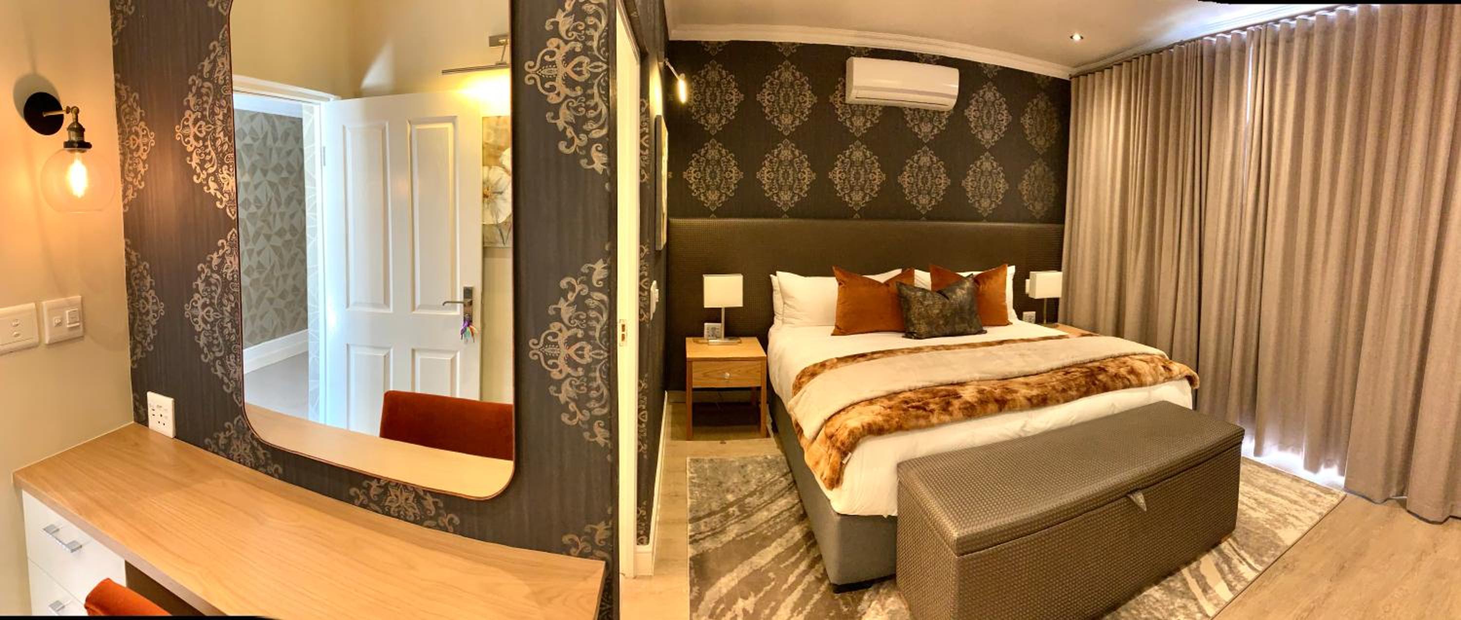 Premium King Room - Photo 4