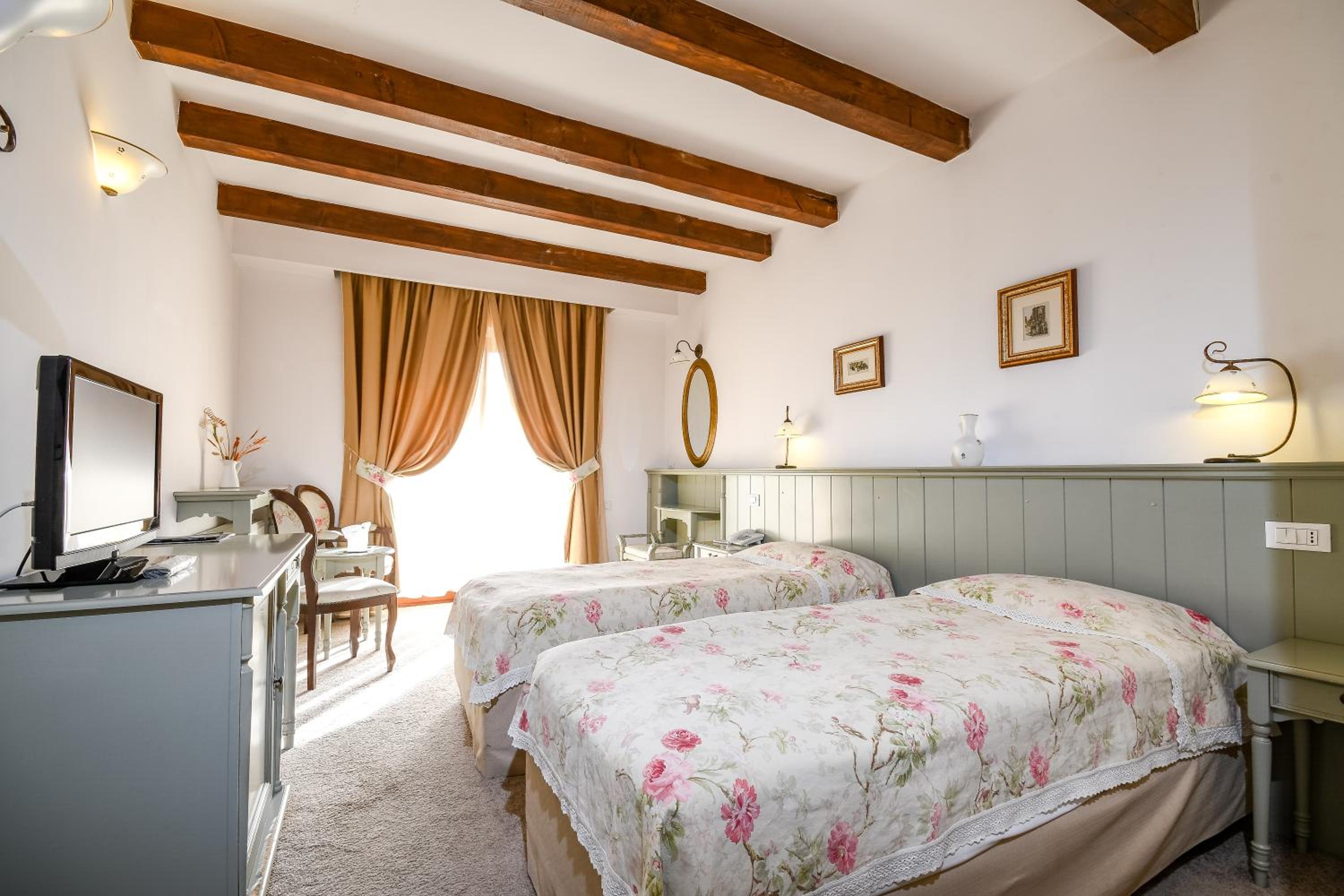 Standard Double Room - Photo 1