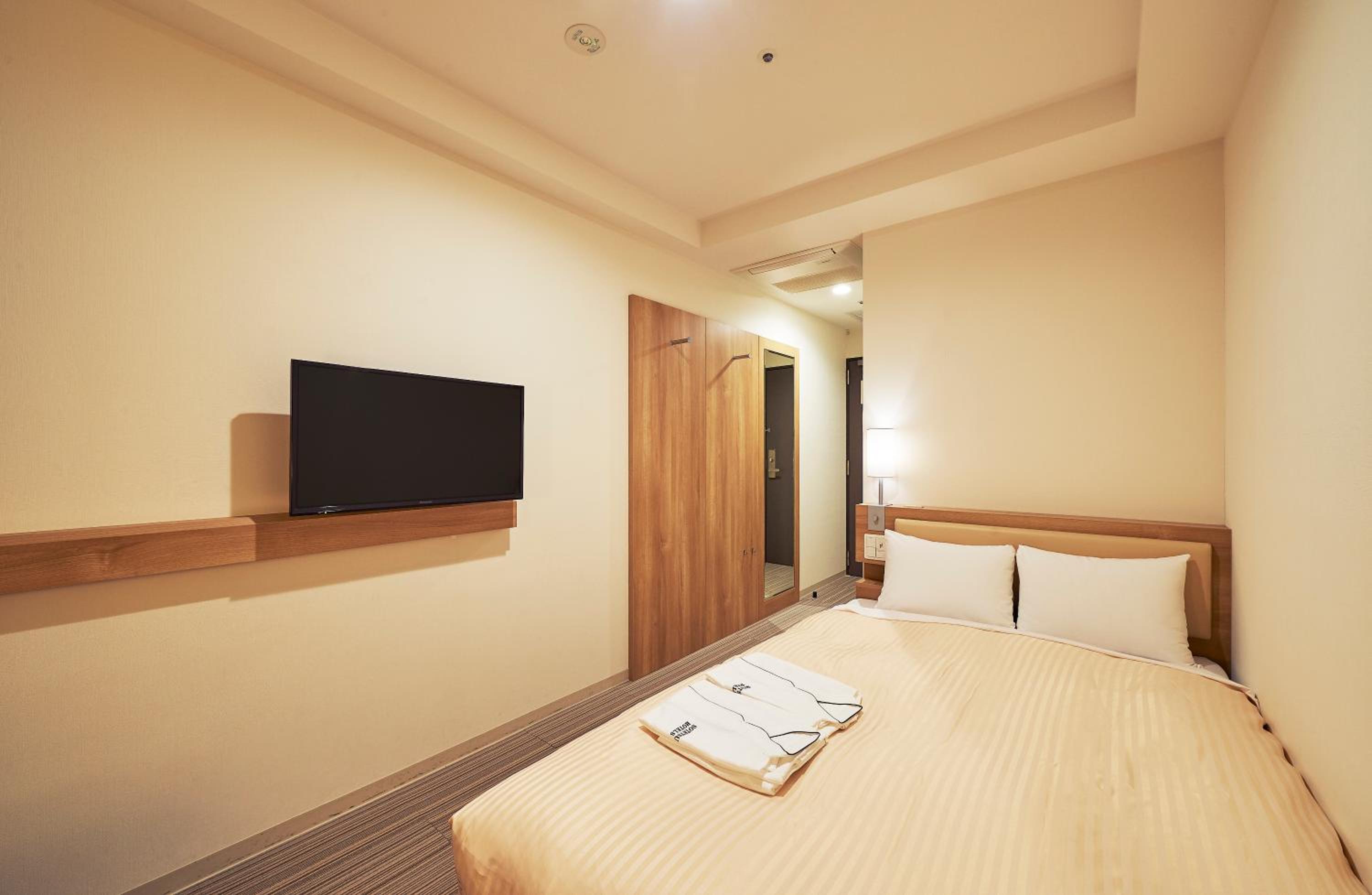 Small Double Room - Non-Smoking photo 2