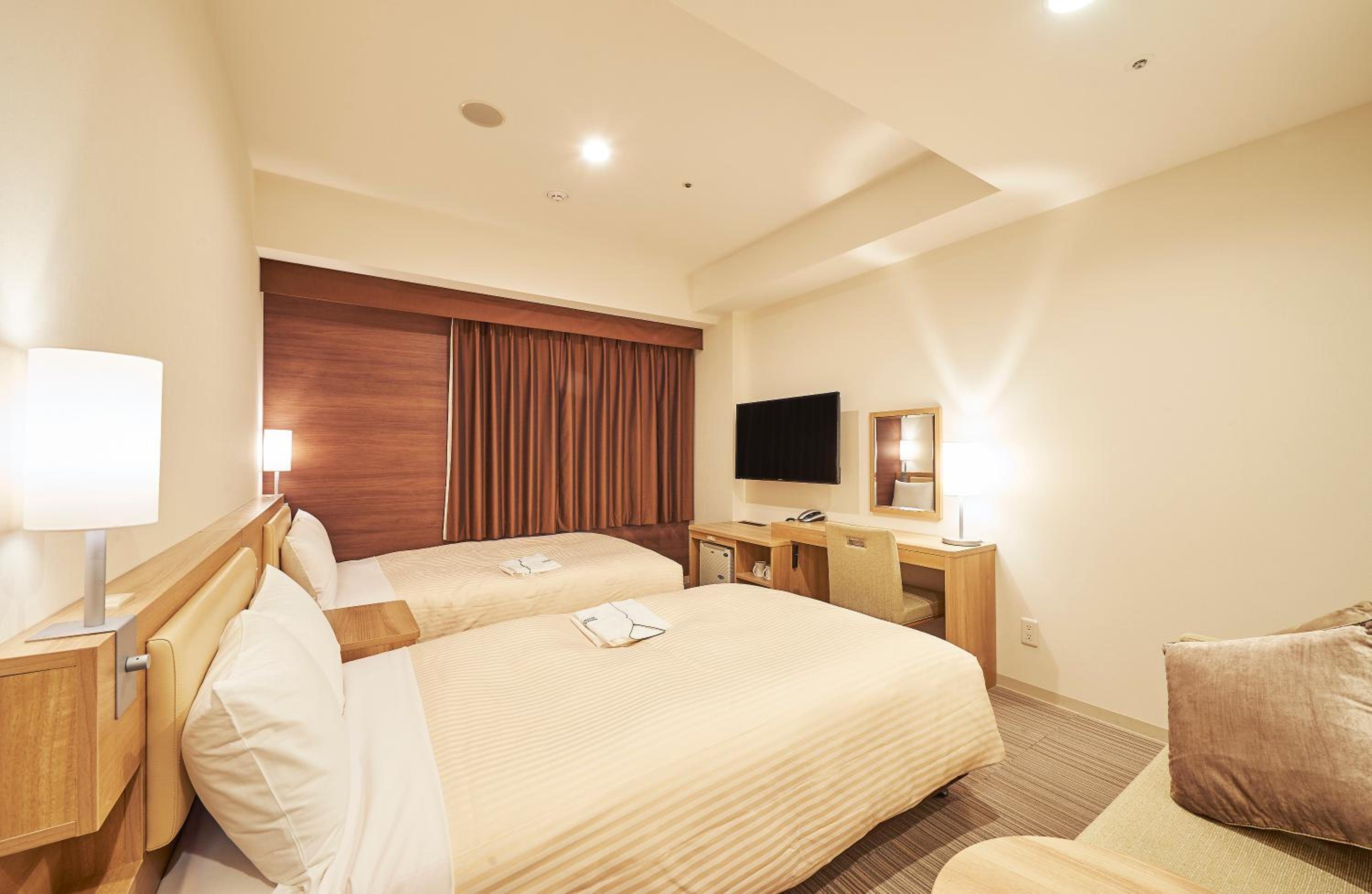 Twin Room - Non-Smoking photo 2