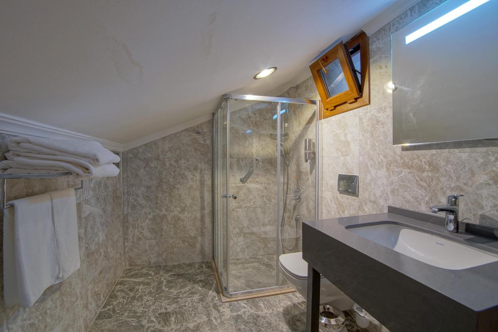 Deluxe Suite photo 2