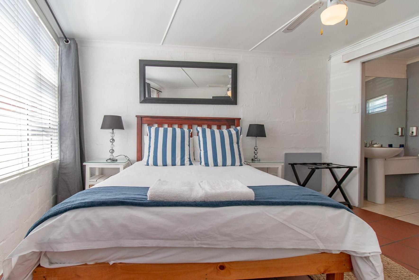 Queen Room photo 2
