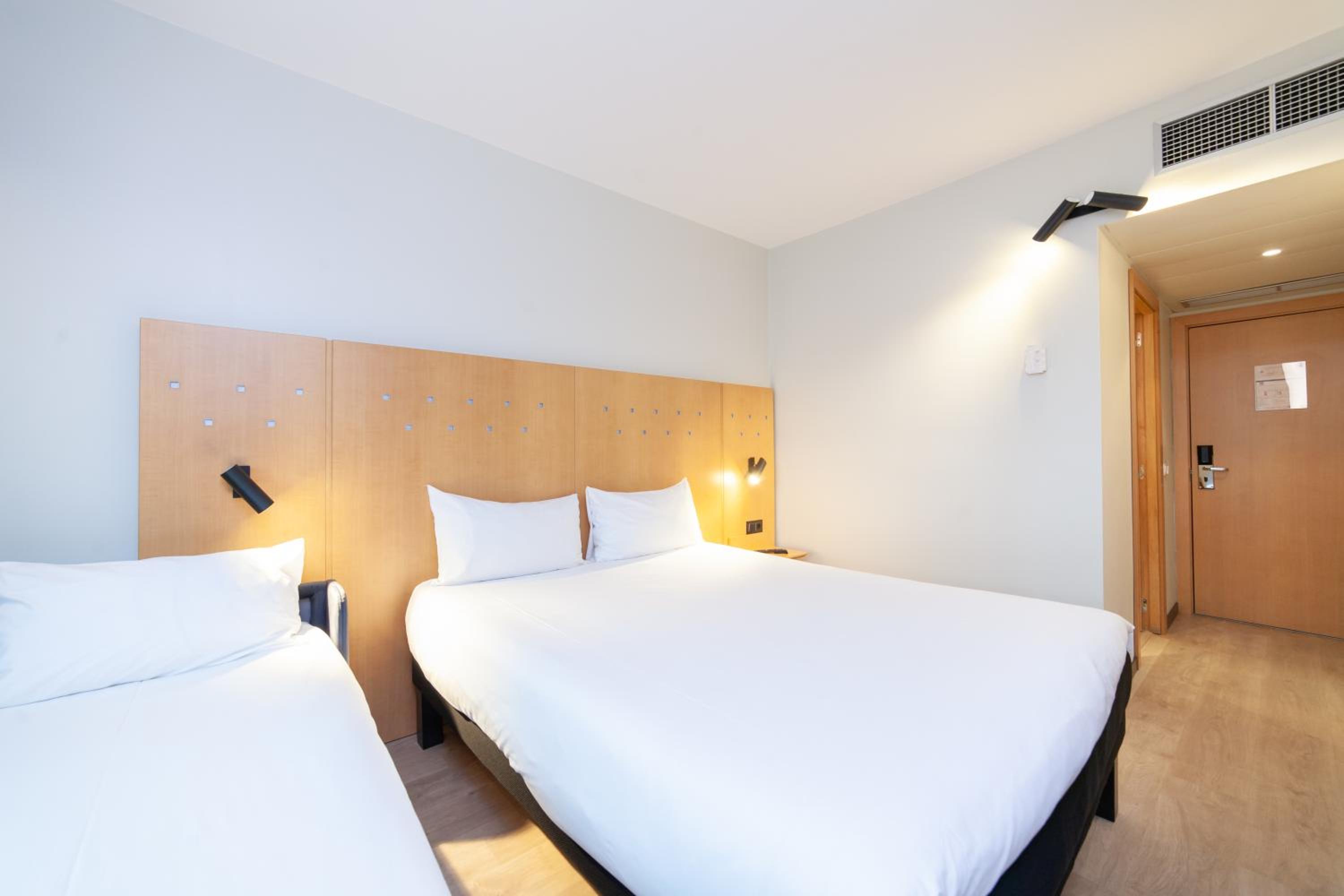 Double Room with Sofa Bed - Photo 3