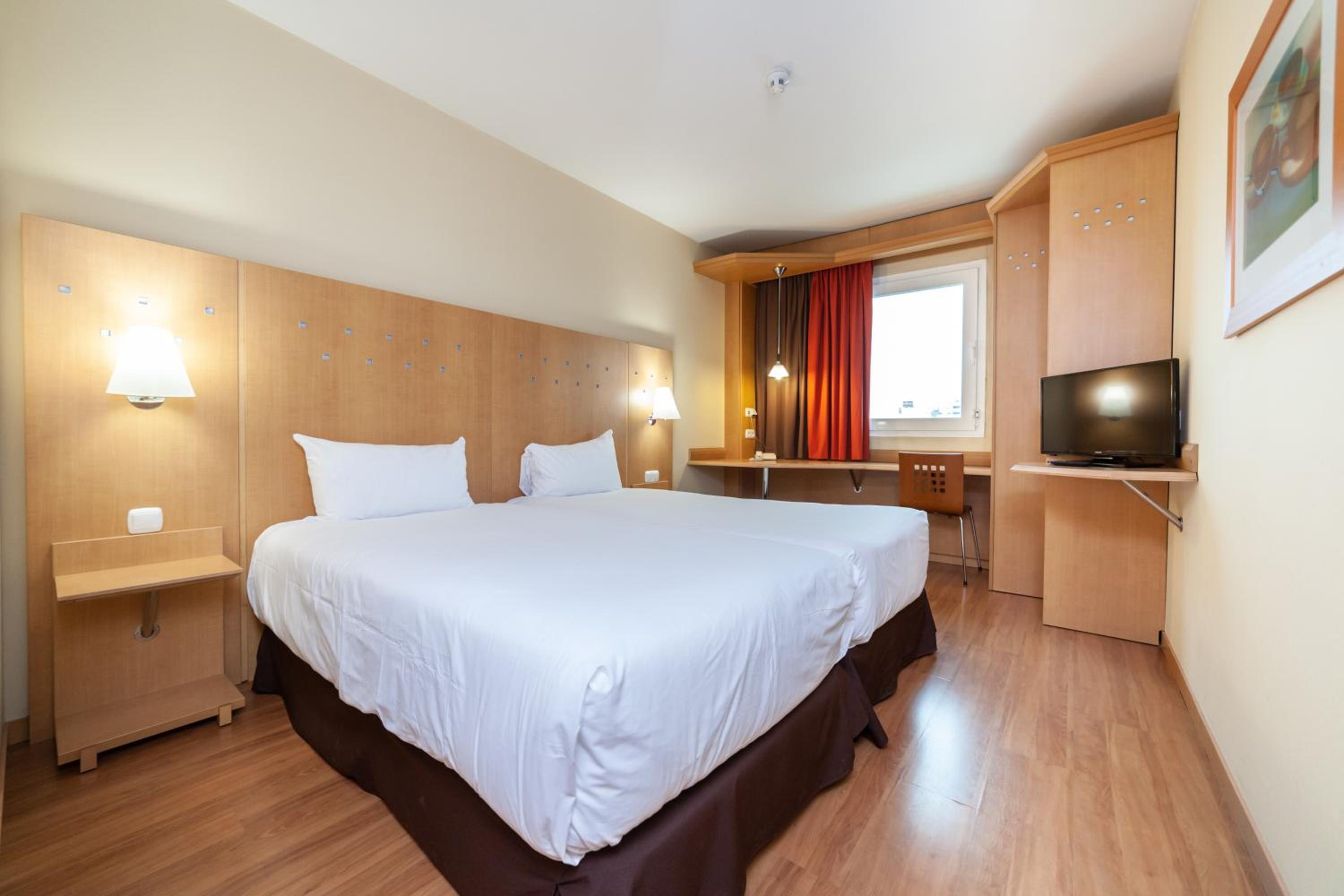 Standard Twin Room - Photo 6