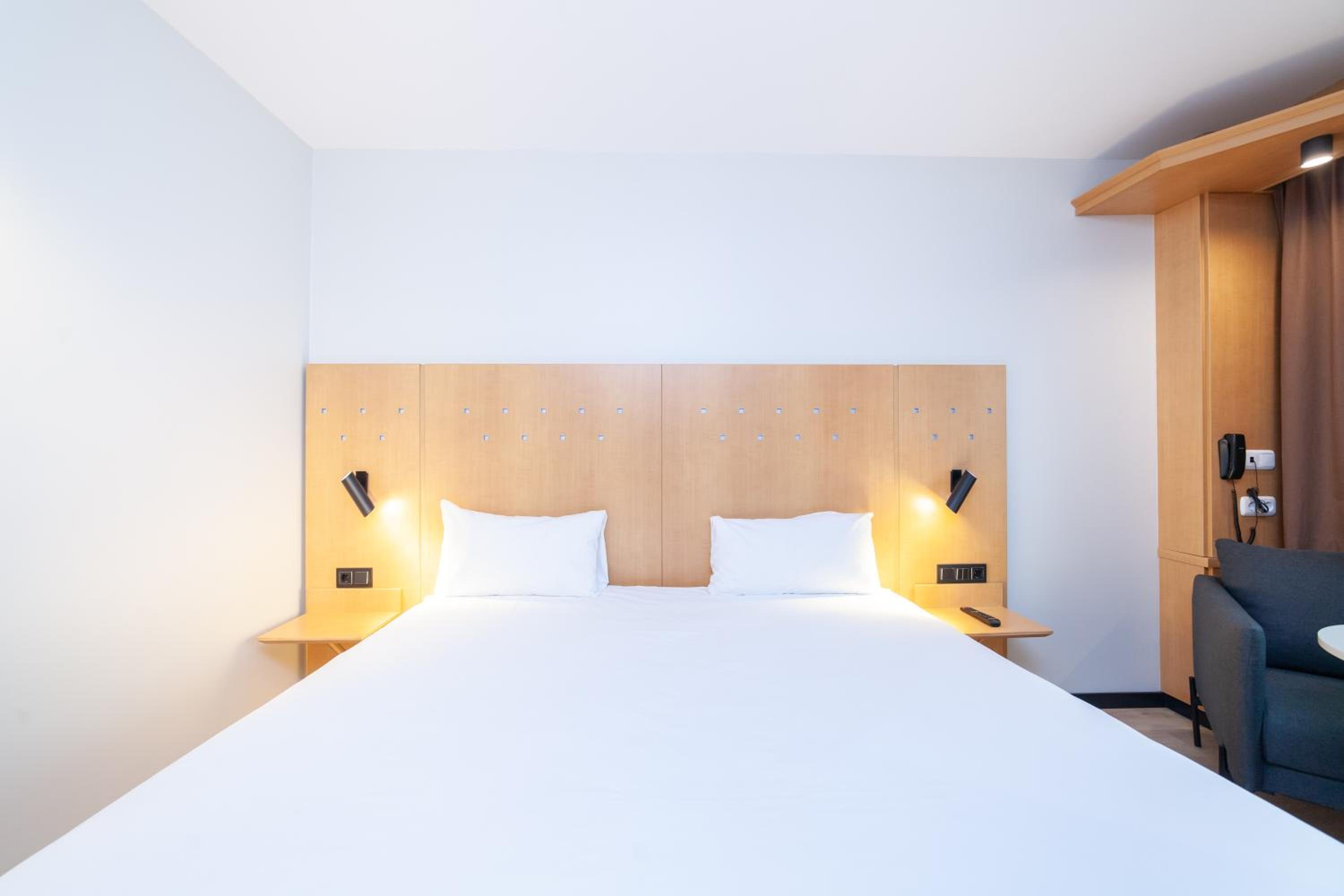 Standard Double Room - Photo 5