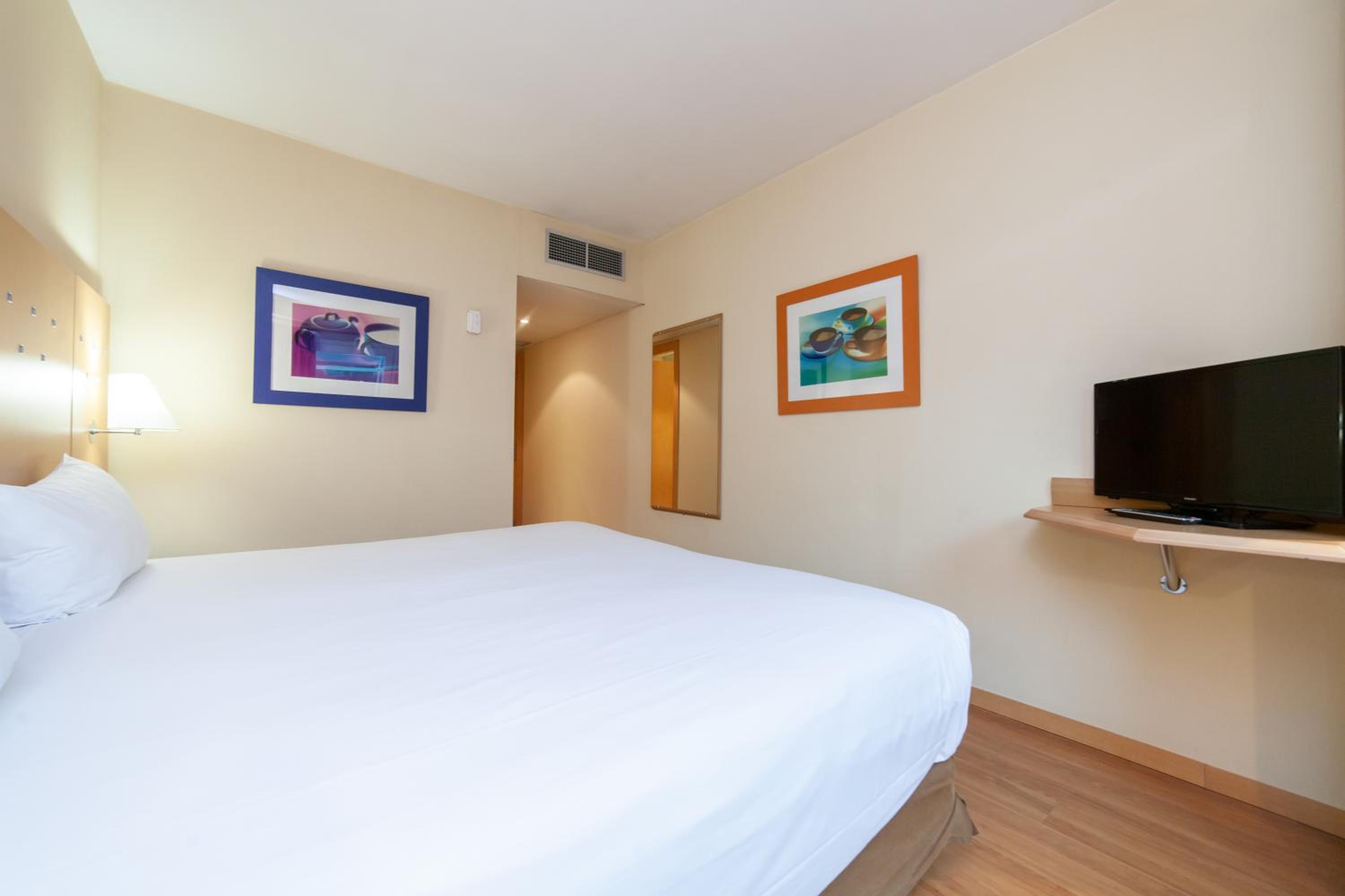 Standard Double Room - Photo 12