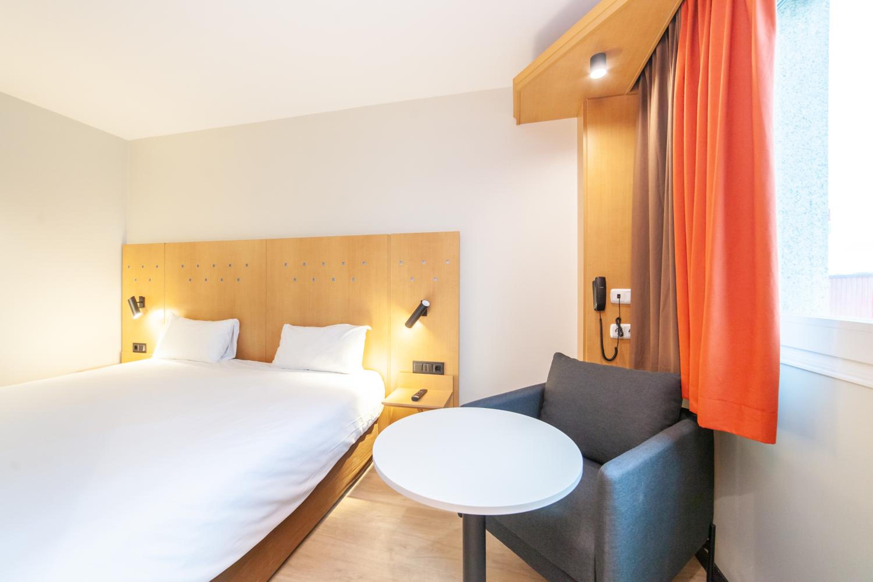 Standard Double Room - Photo 7