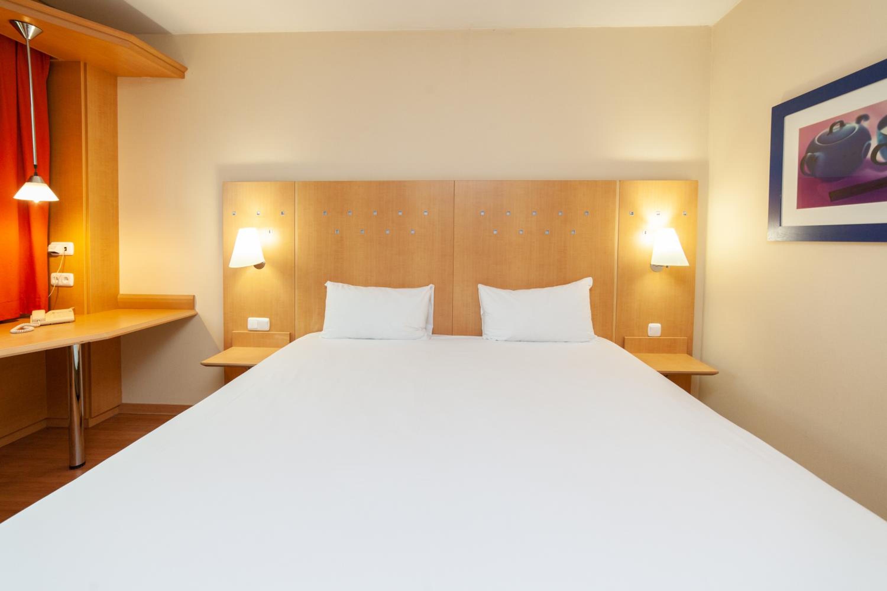 Standard Double Room - Photo 11