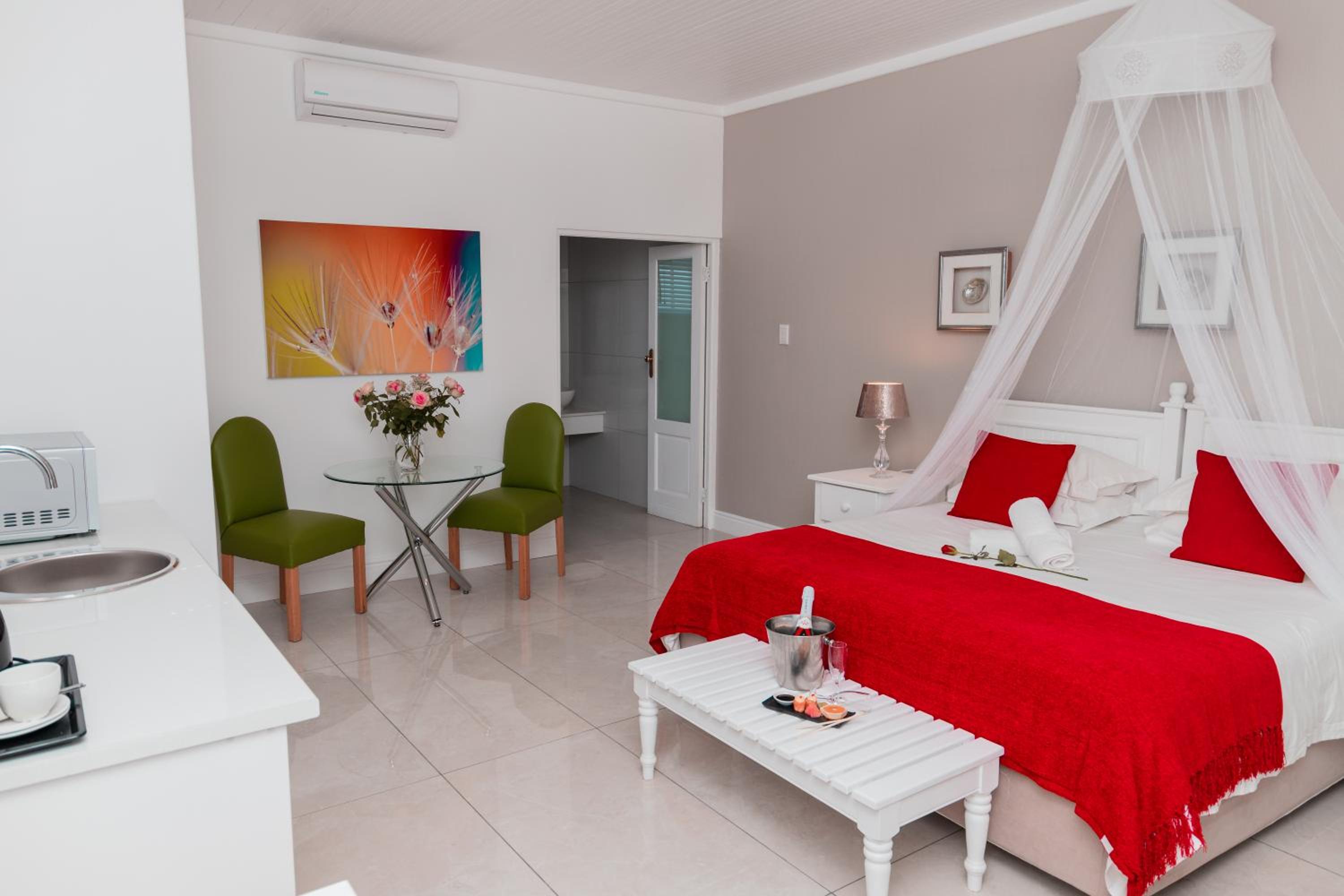 Deluxe Queen Room - Photo 1
