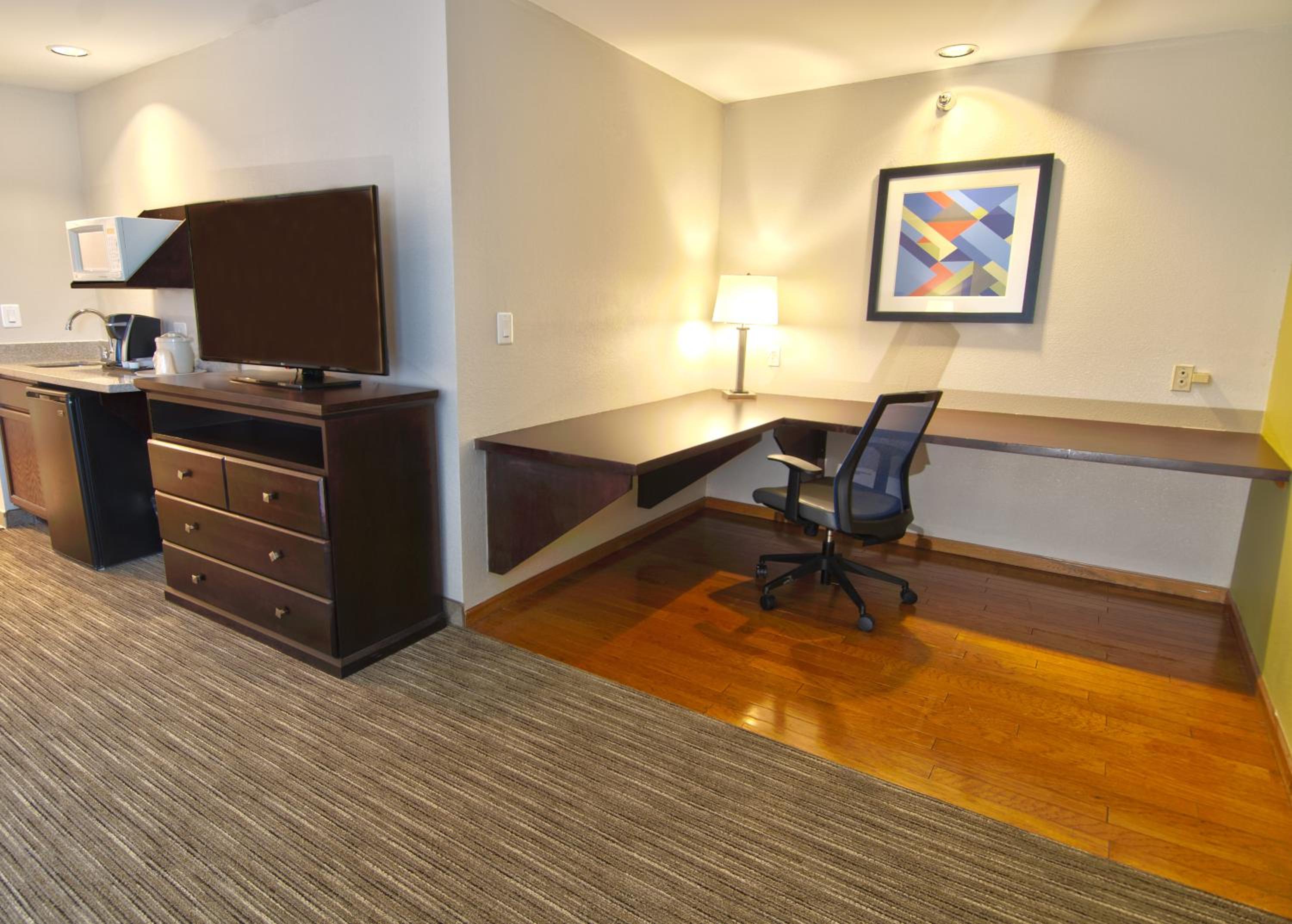 Standard King Room - Photo 6