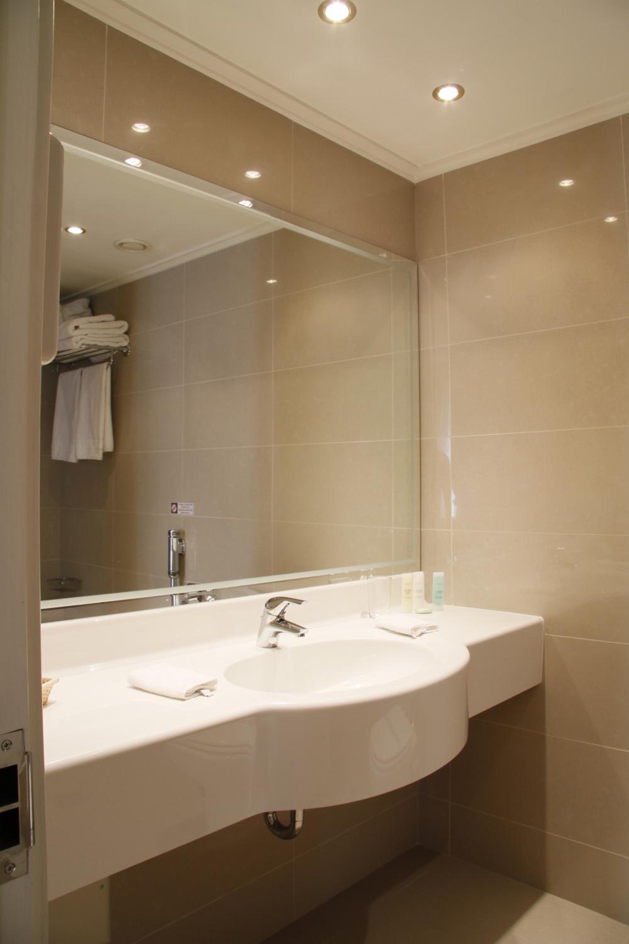 Double Room thumbnail 6