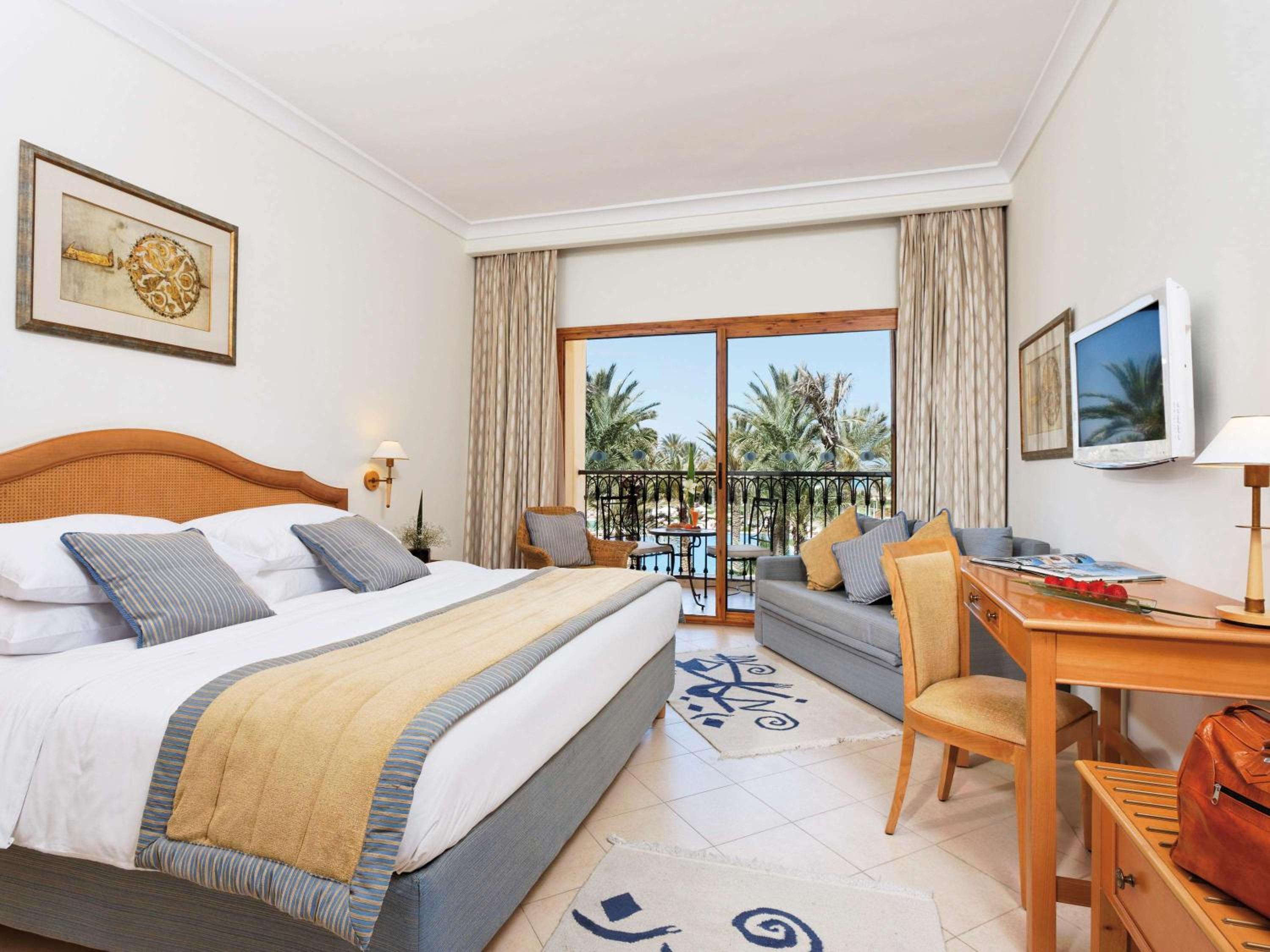 Classic Twin Room with Pool View - Photo 1