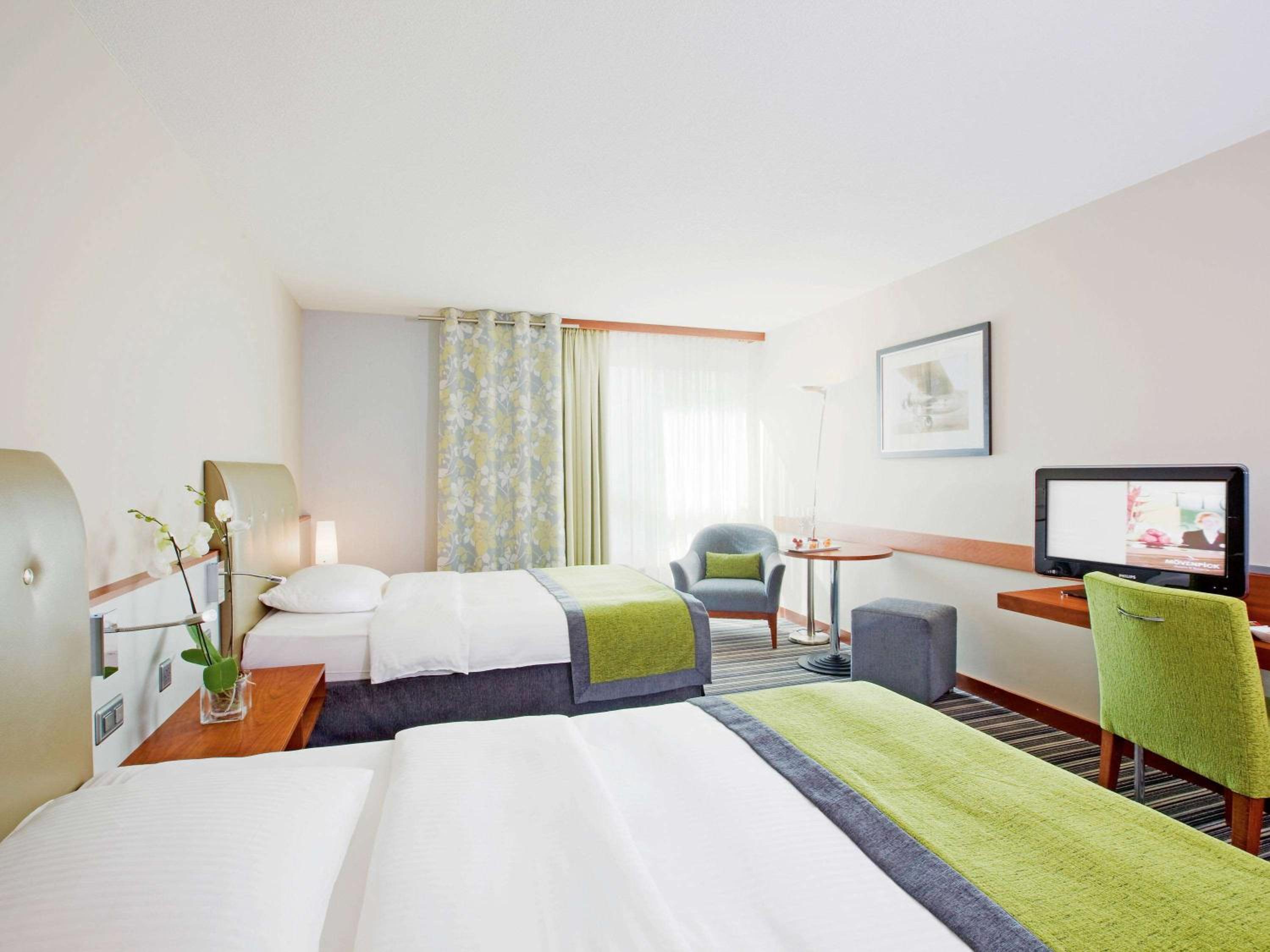 Family Room with Two Queen Beds photo 2