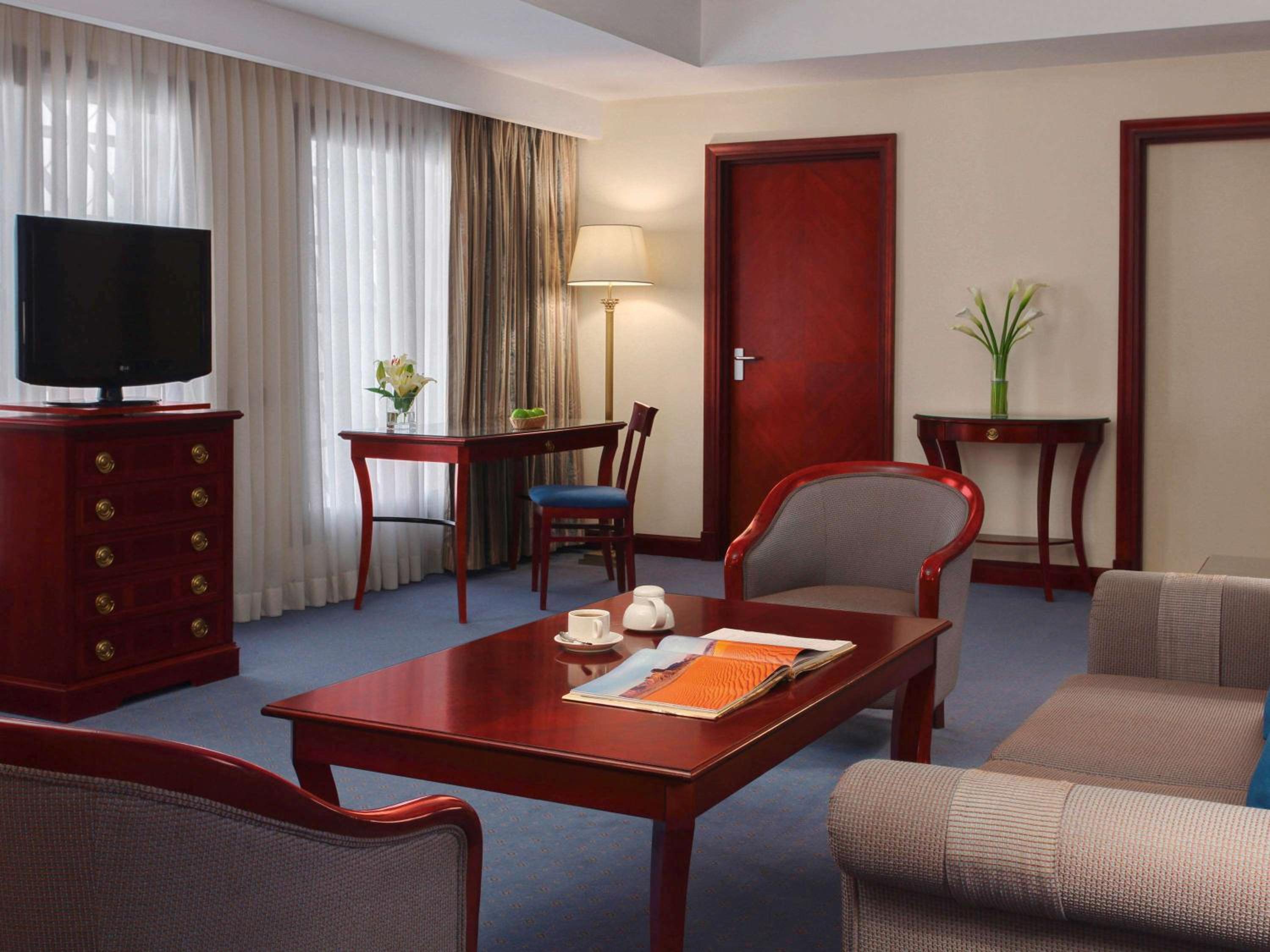 One-Bedroom Suite - Photo 4