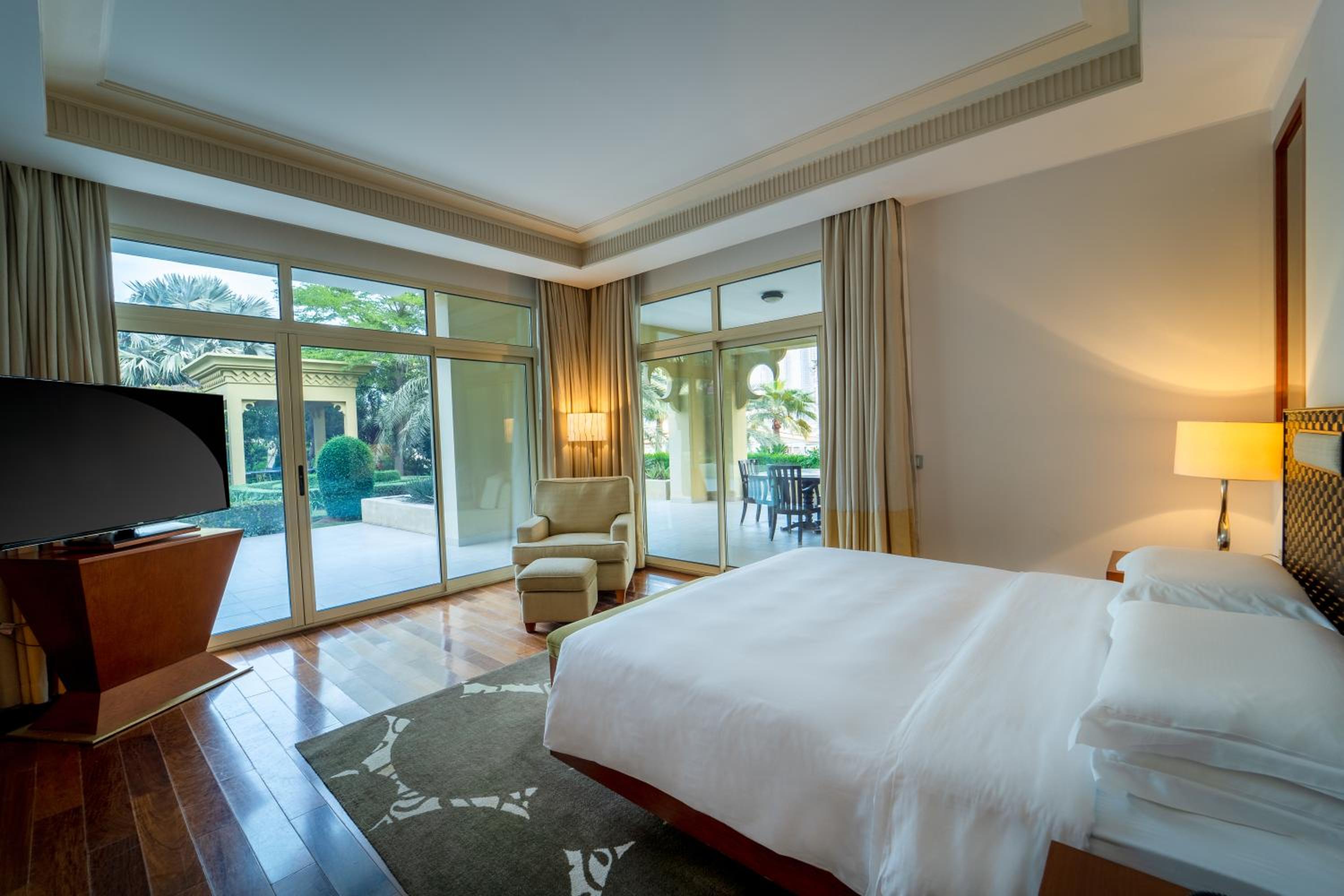 Grand Executive Suite - Photo 2