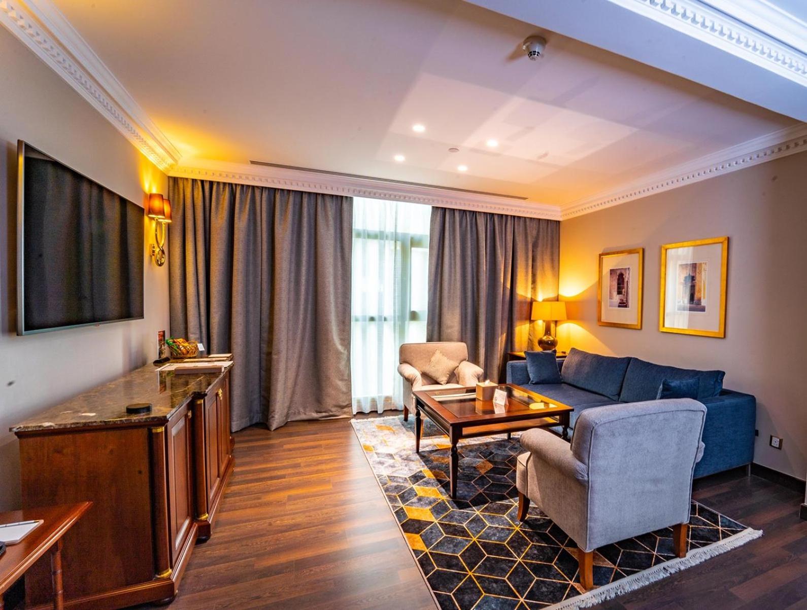 Diplomatic Suite - Photo 4