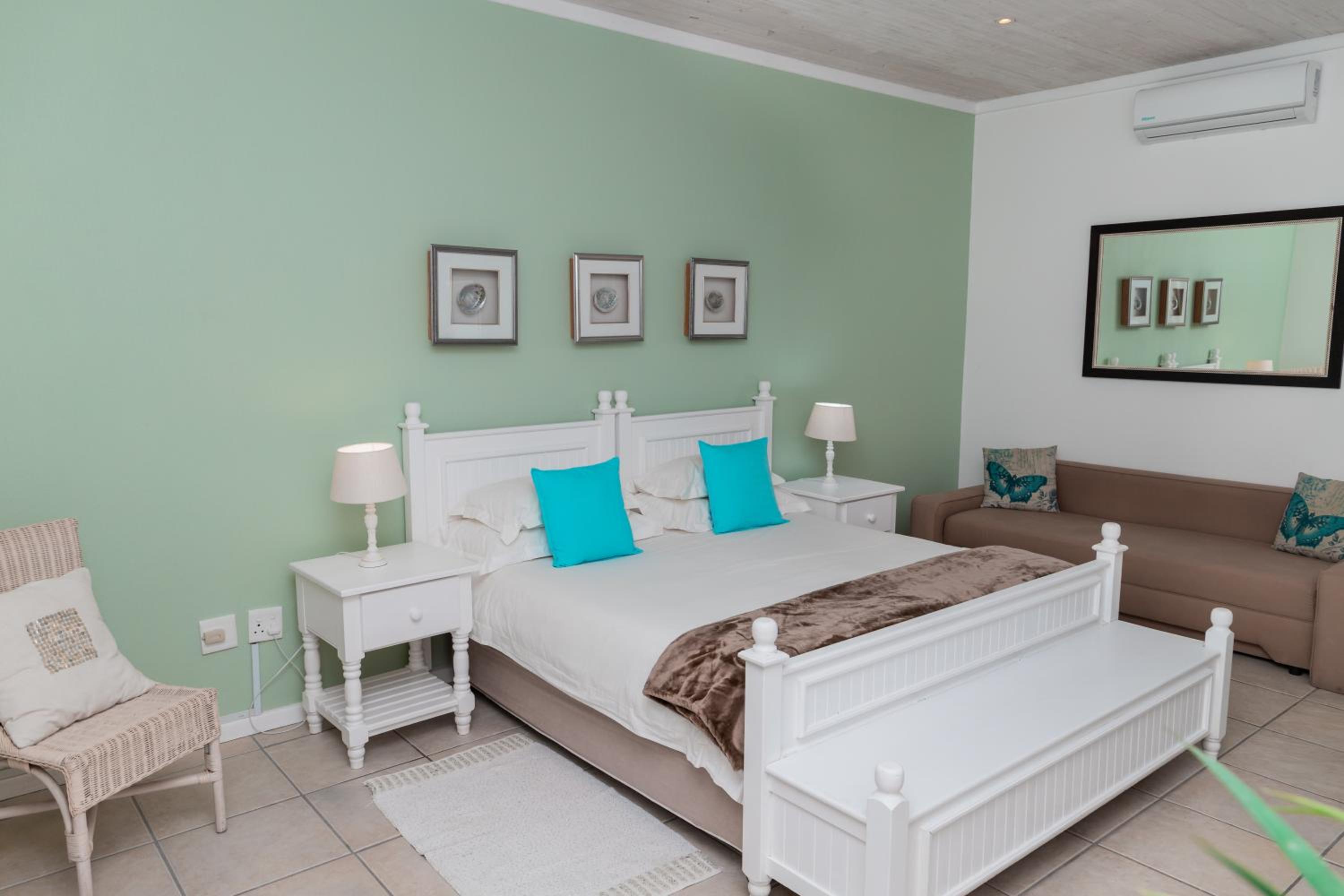 Family Room with Sea View - Photo 2