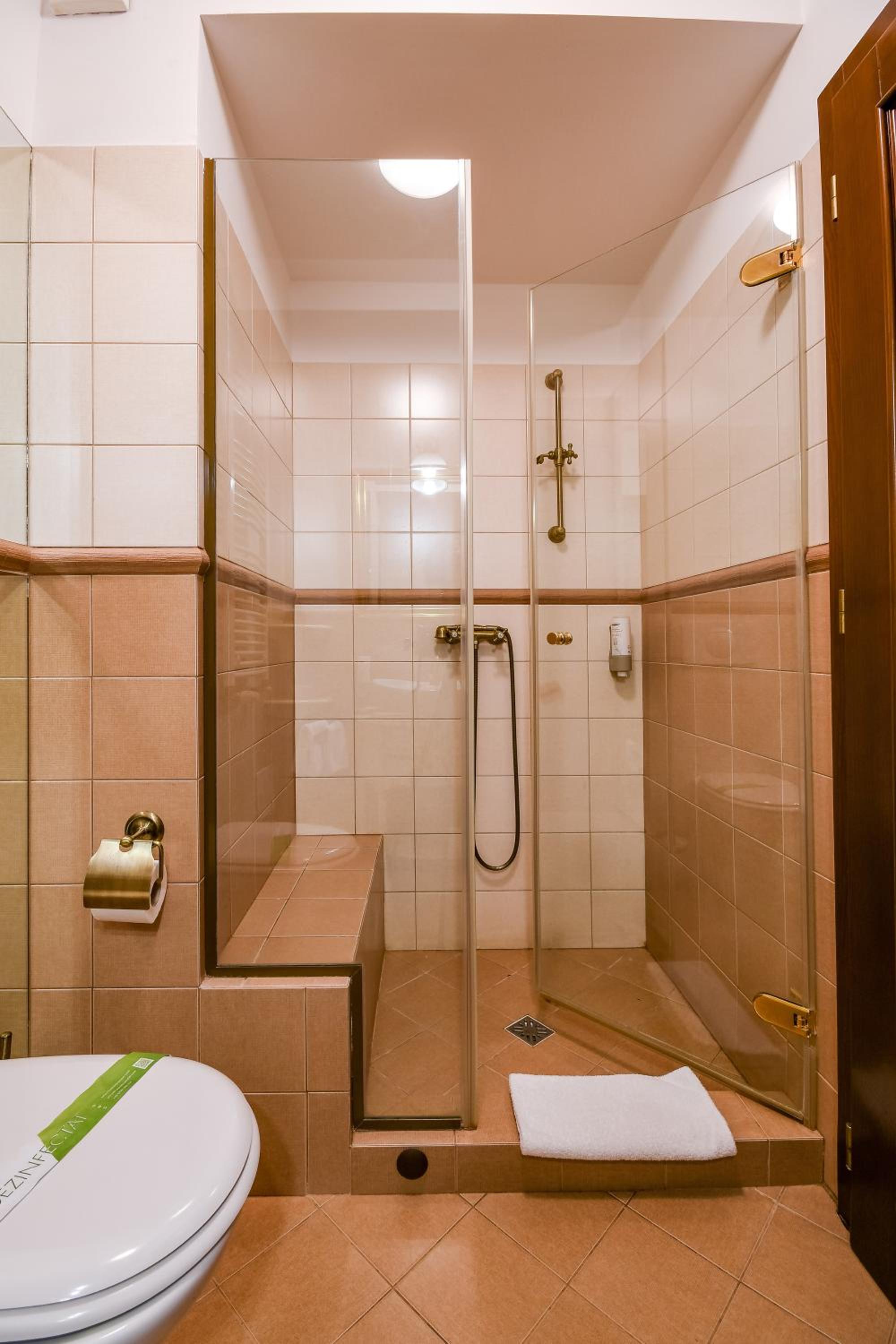 Standard Double Room - Photo 11
