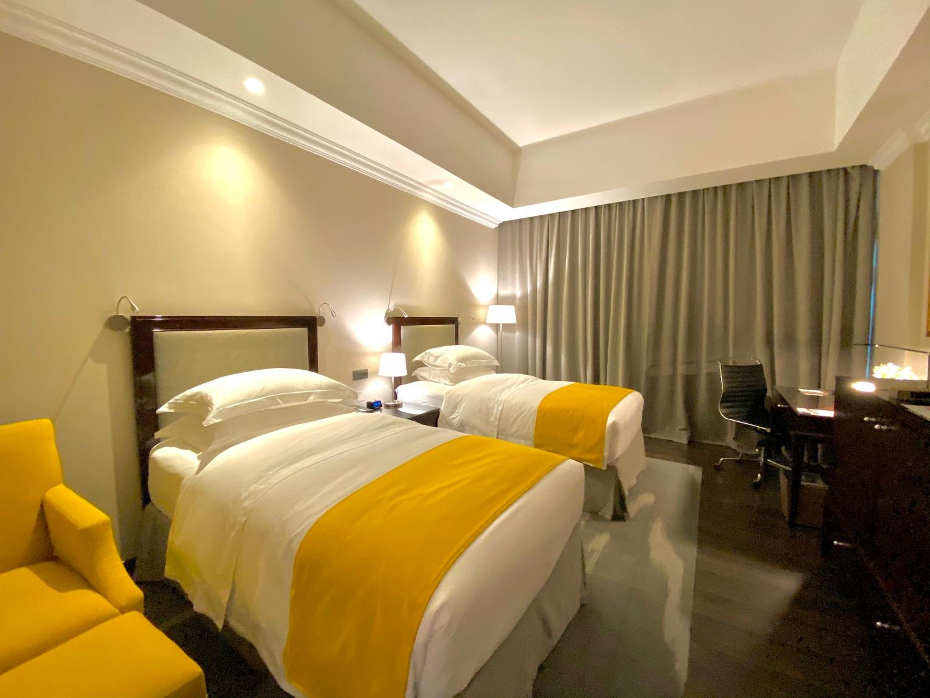 Standard Twin Room - Photo 4