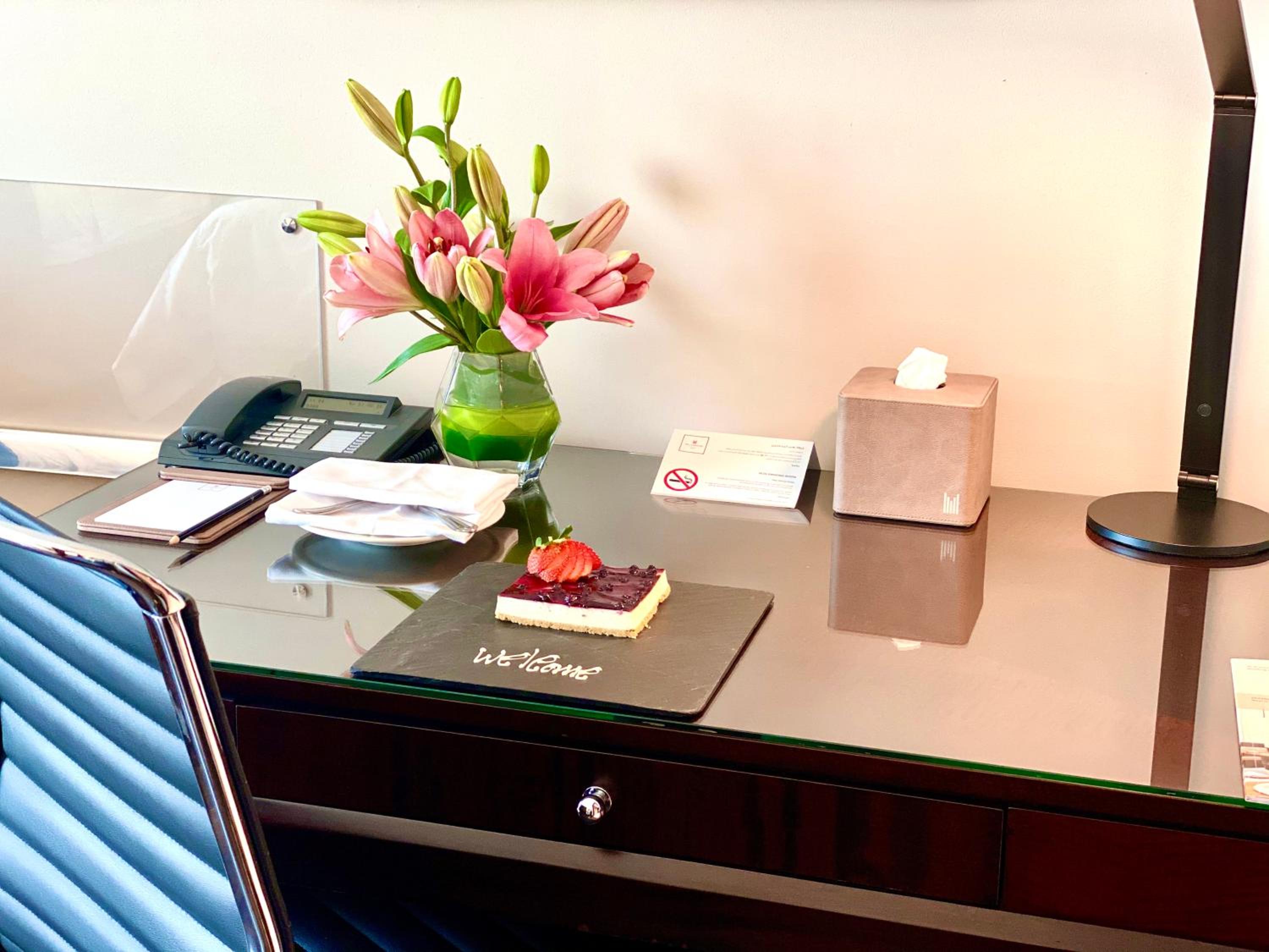 Standard King Room - Photo 5