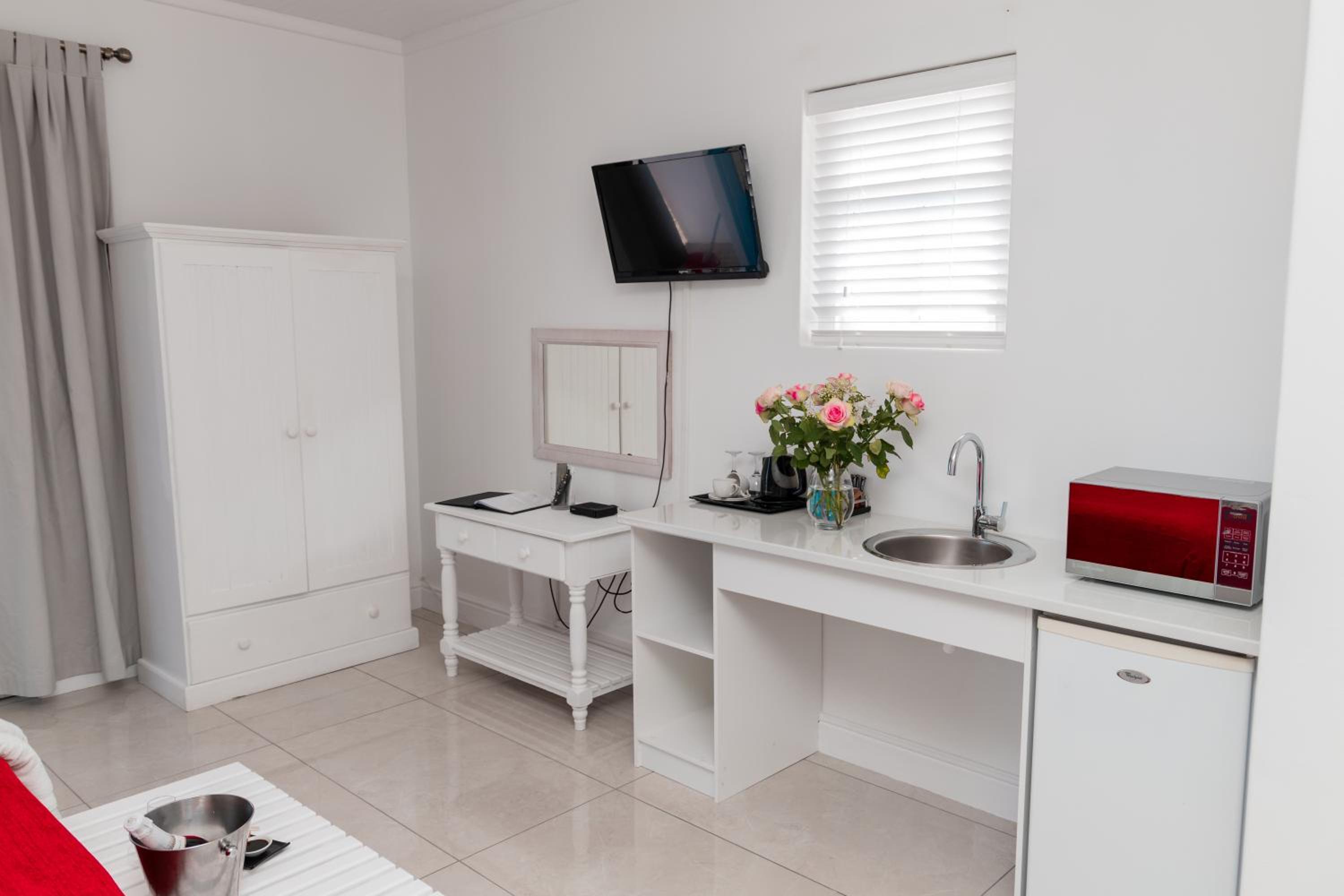 Deluxe Queen Room - Photo 2