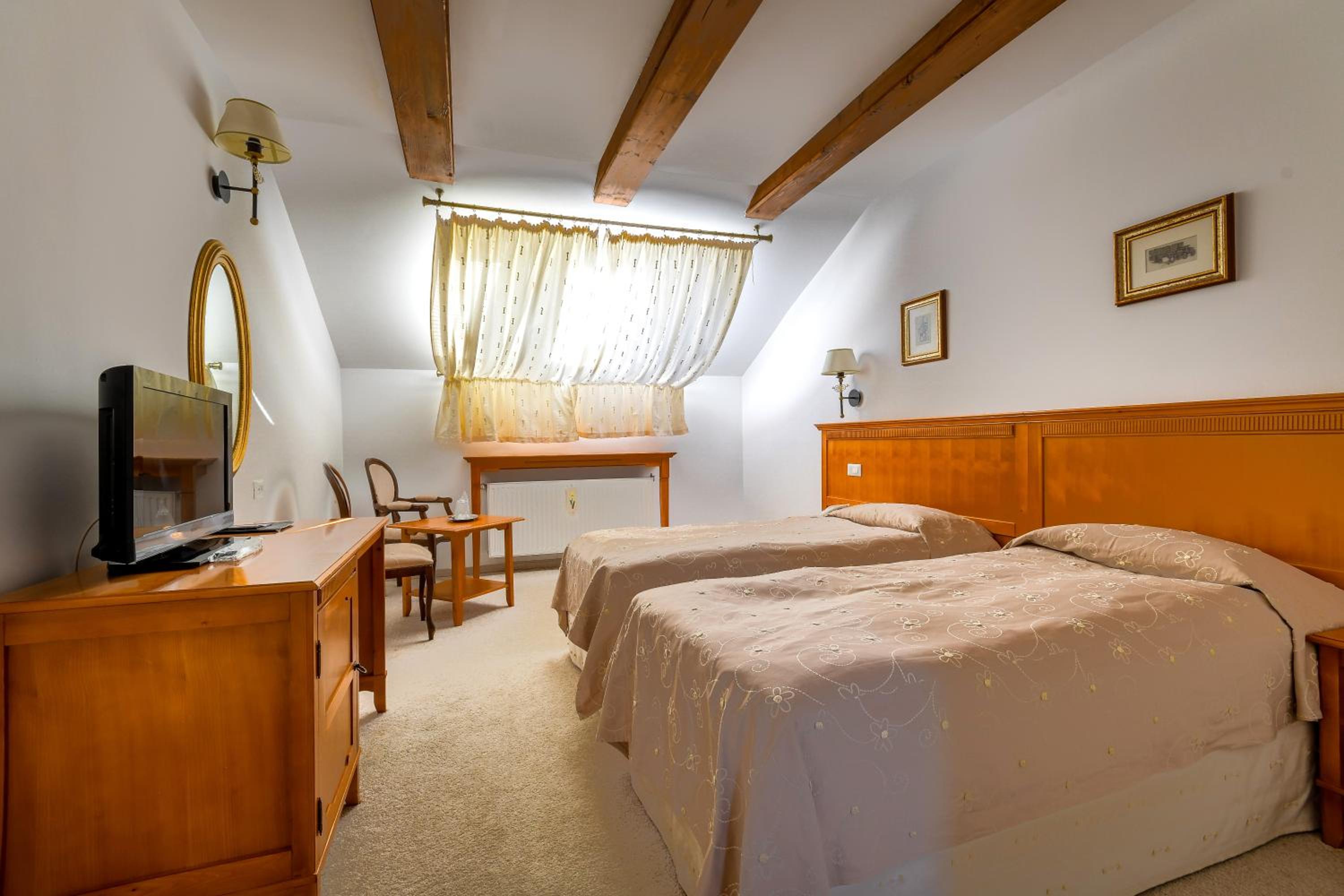 Standard Double Room - Photo 14