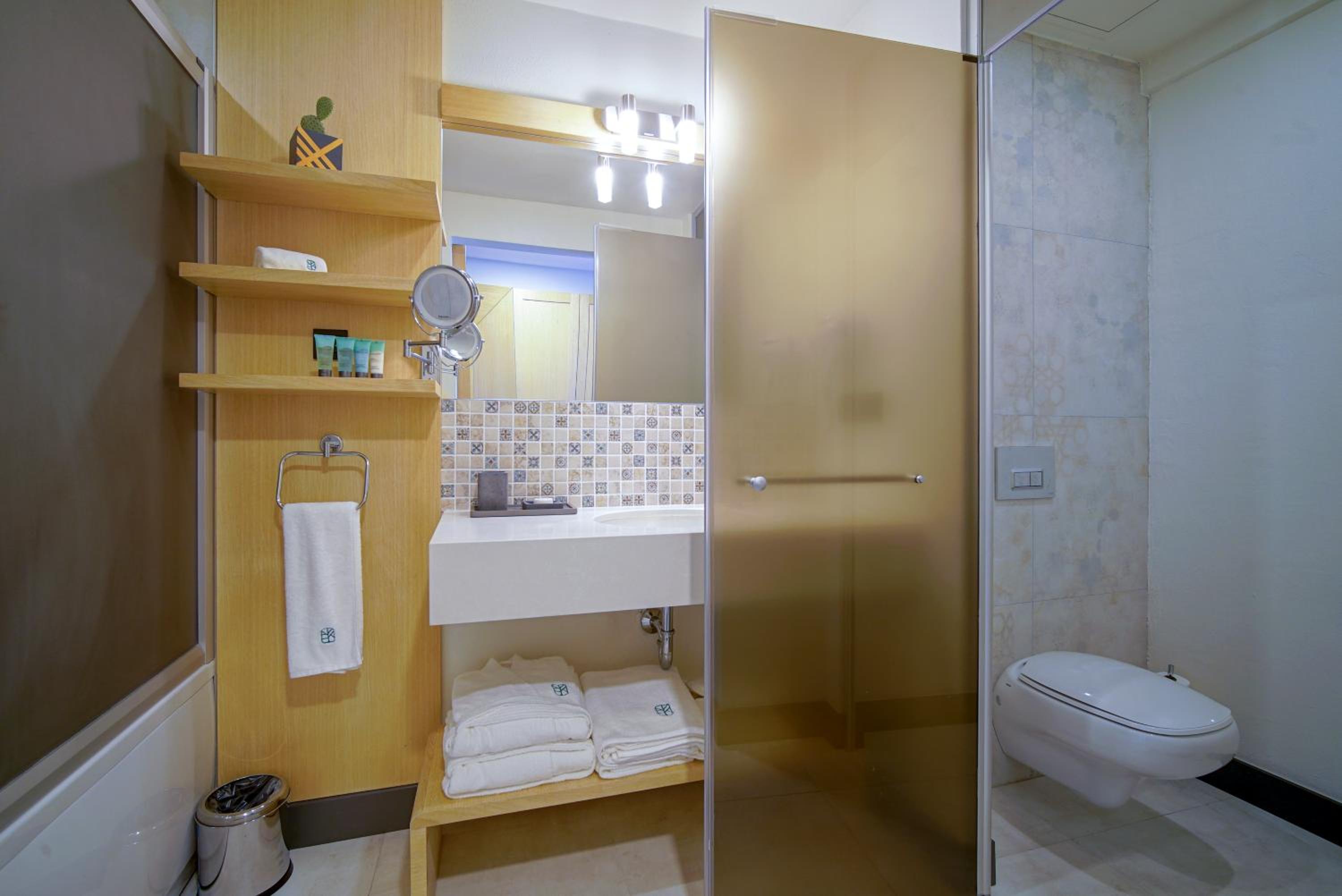 Suite with Terrace - Photo 9