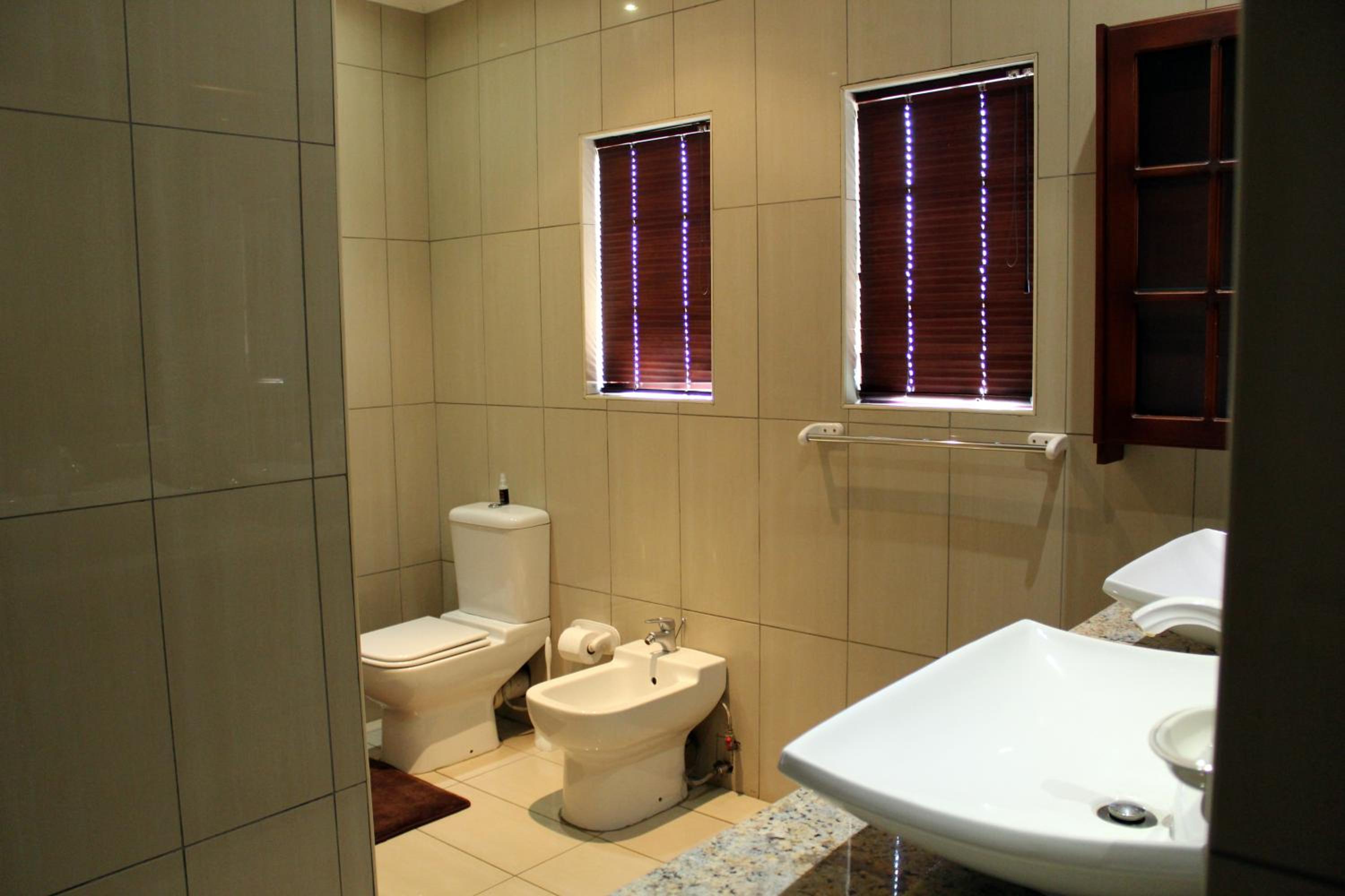 Honeymoon Suite - Photo 9