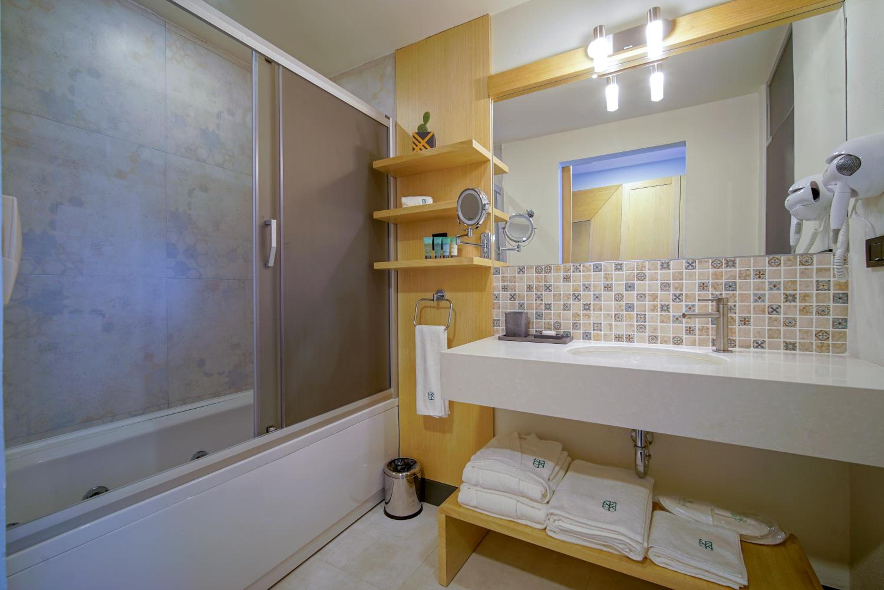 Suite with Terrace - Photo 10