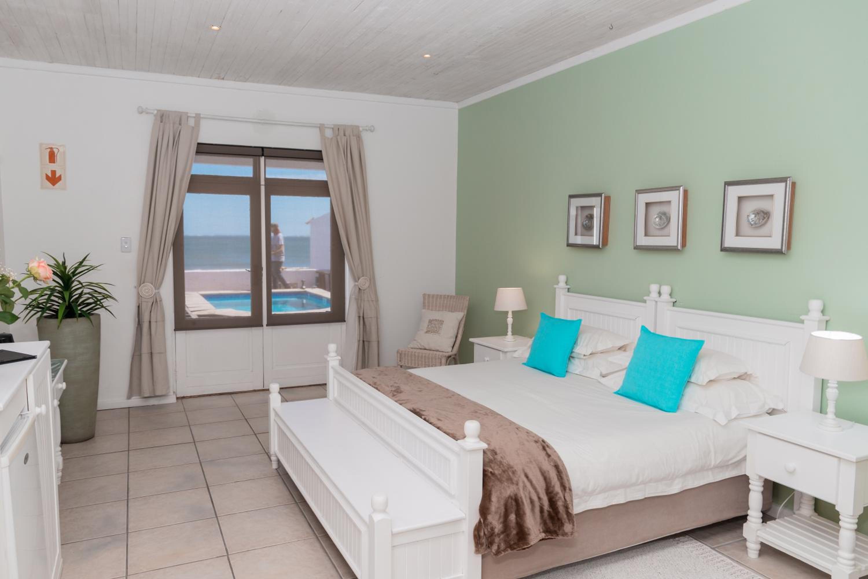 Family Room with Sea View - Photo 10