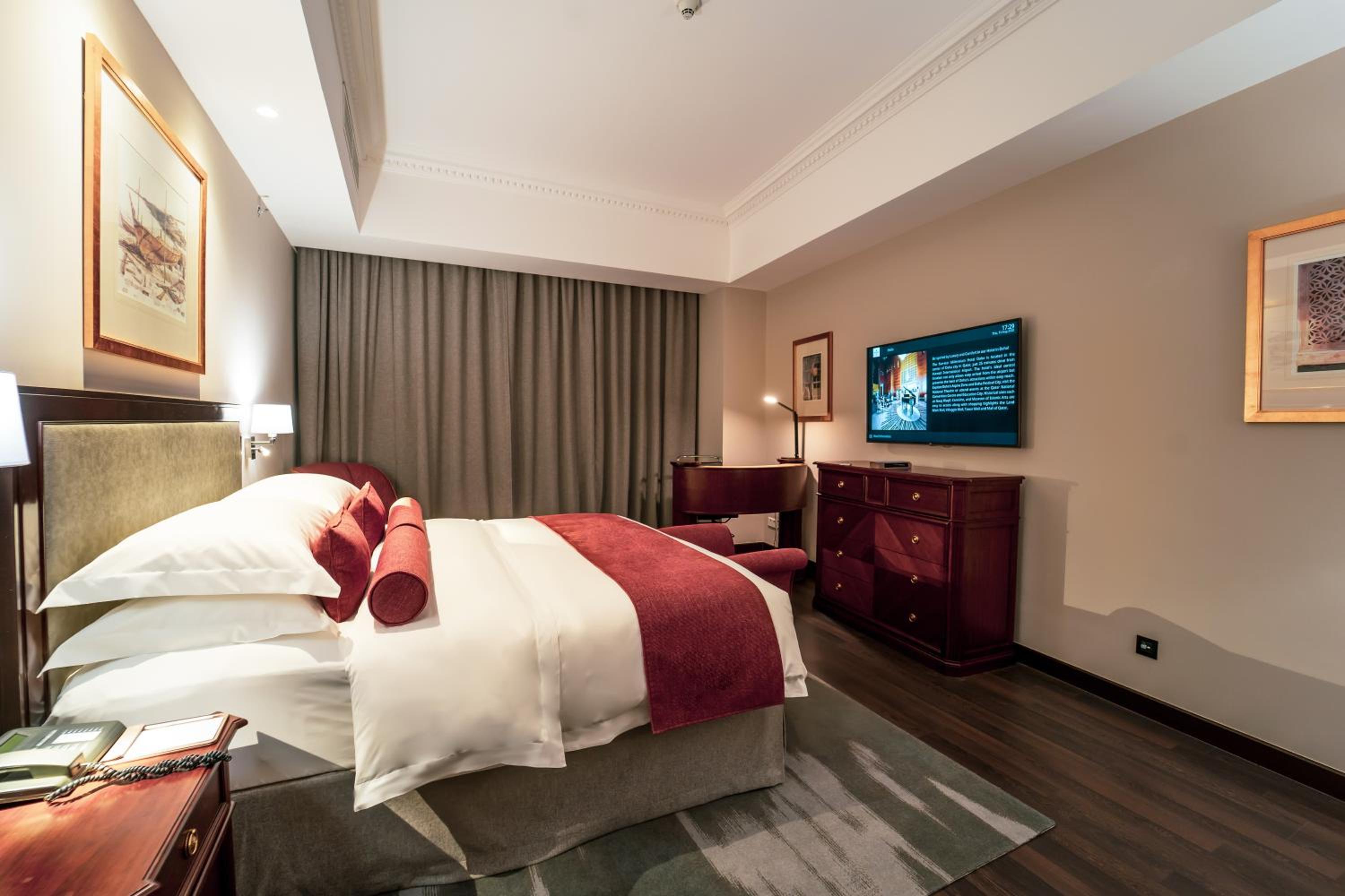 Executive Suite - Photo 16