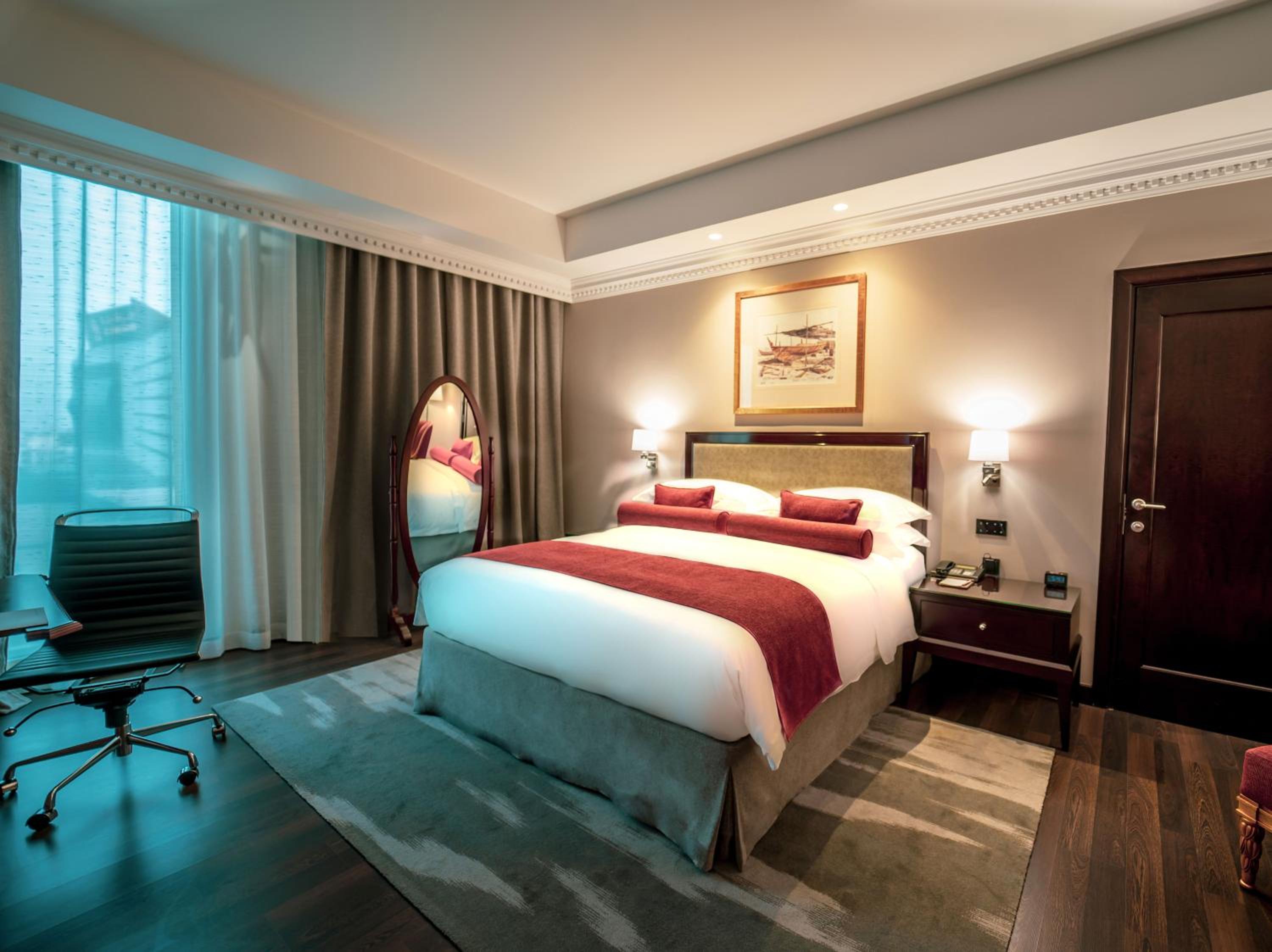 Executive Suite - Photo 11