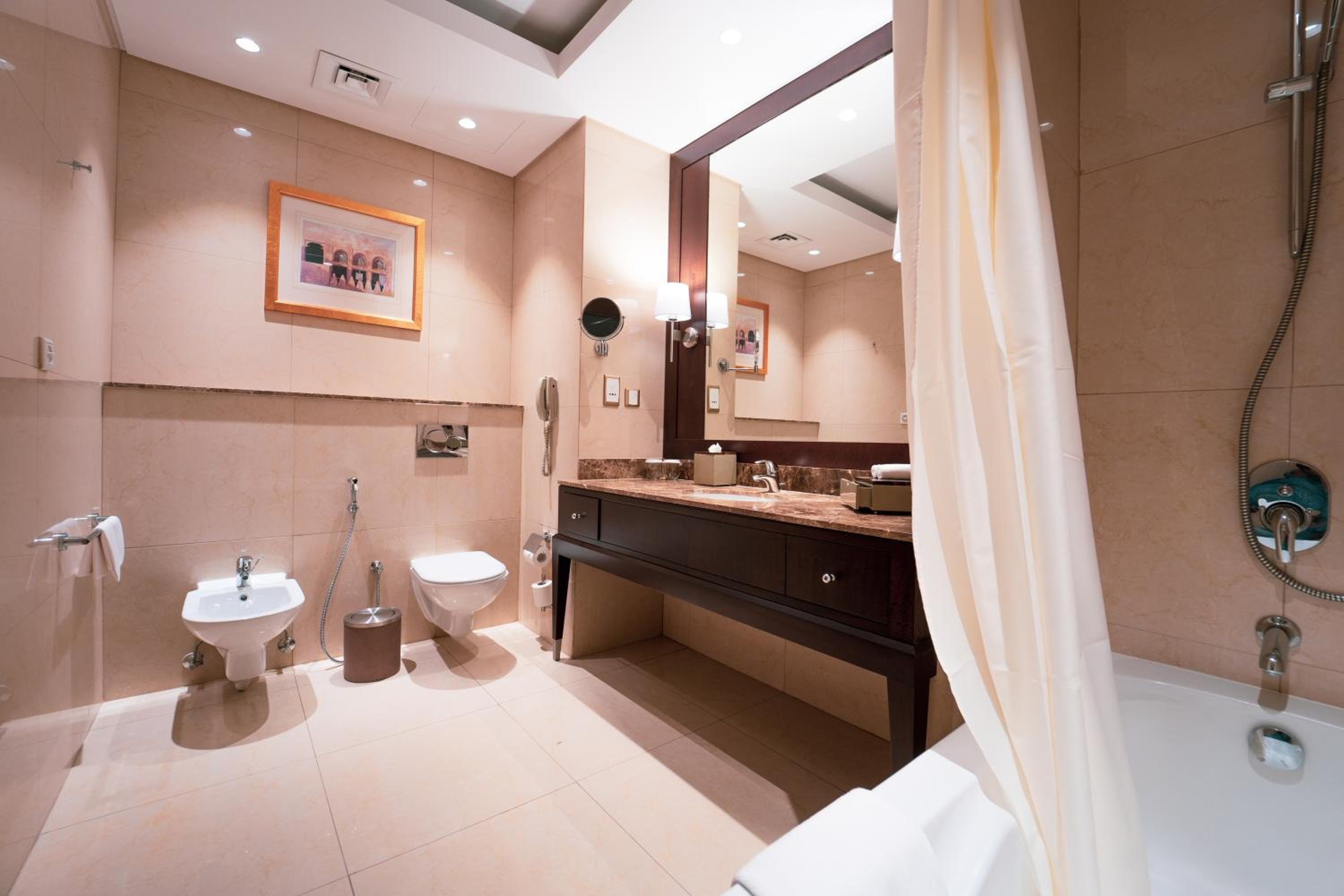 Executive Grand Deluxe King Room - Photo 2