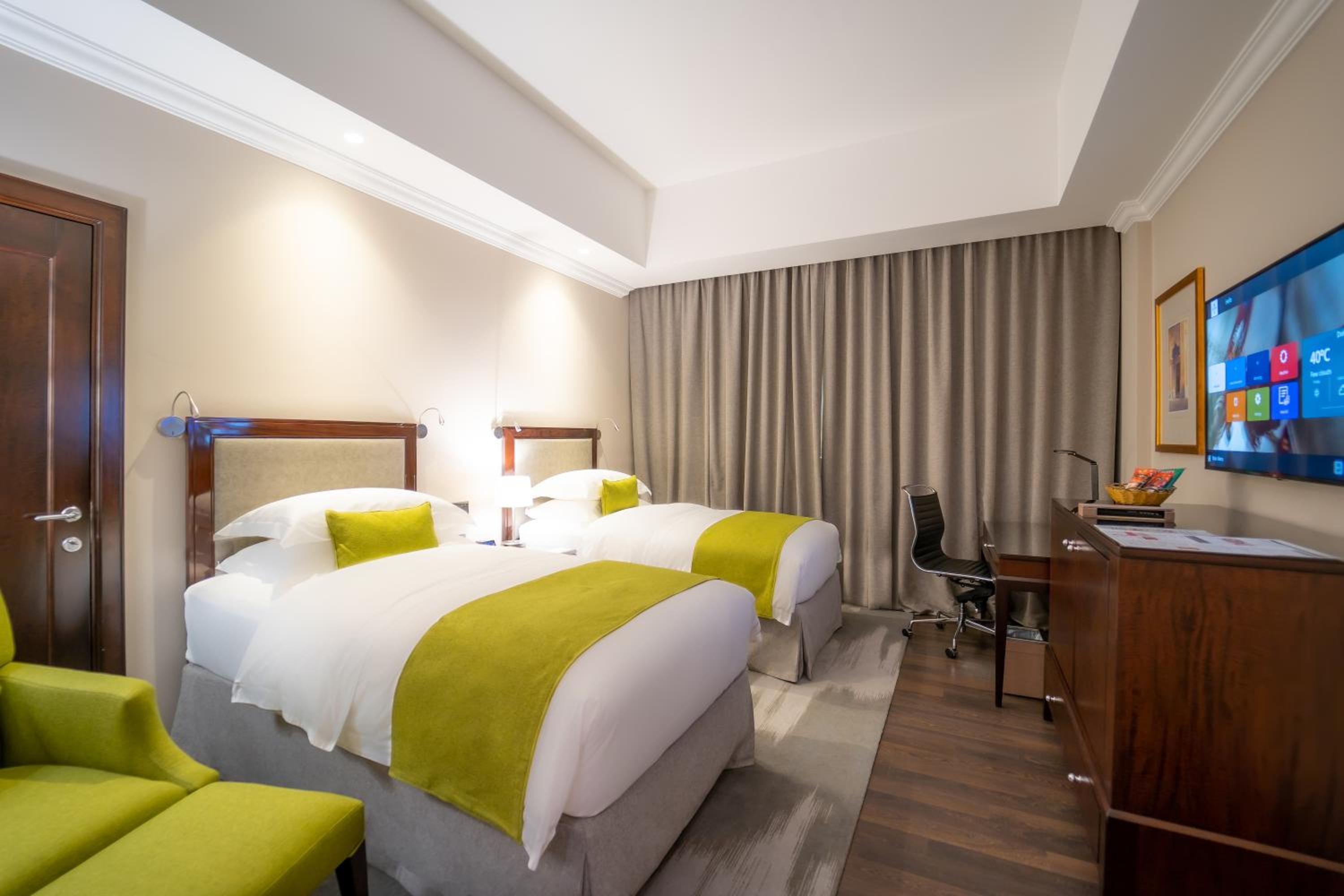 Executive Grand Deluxe King Room - Photo 5