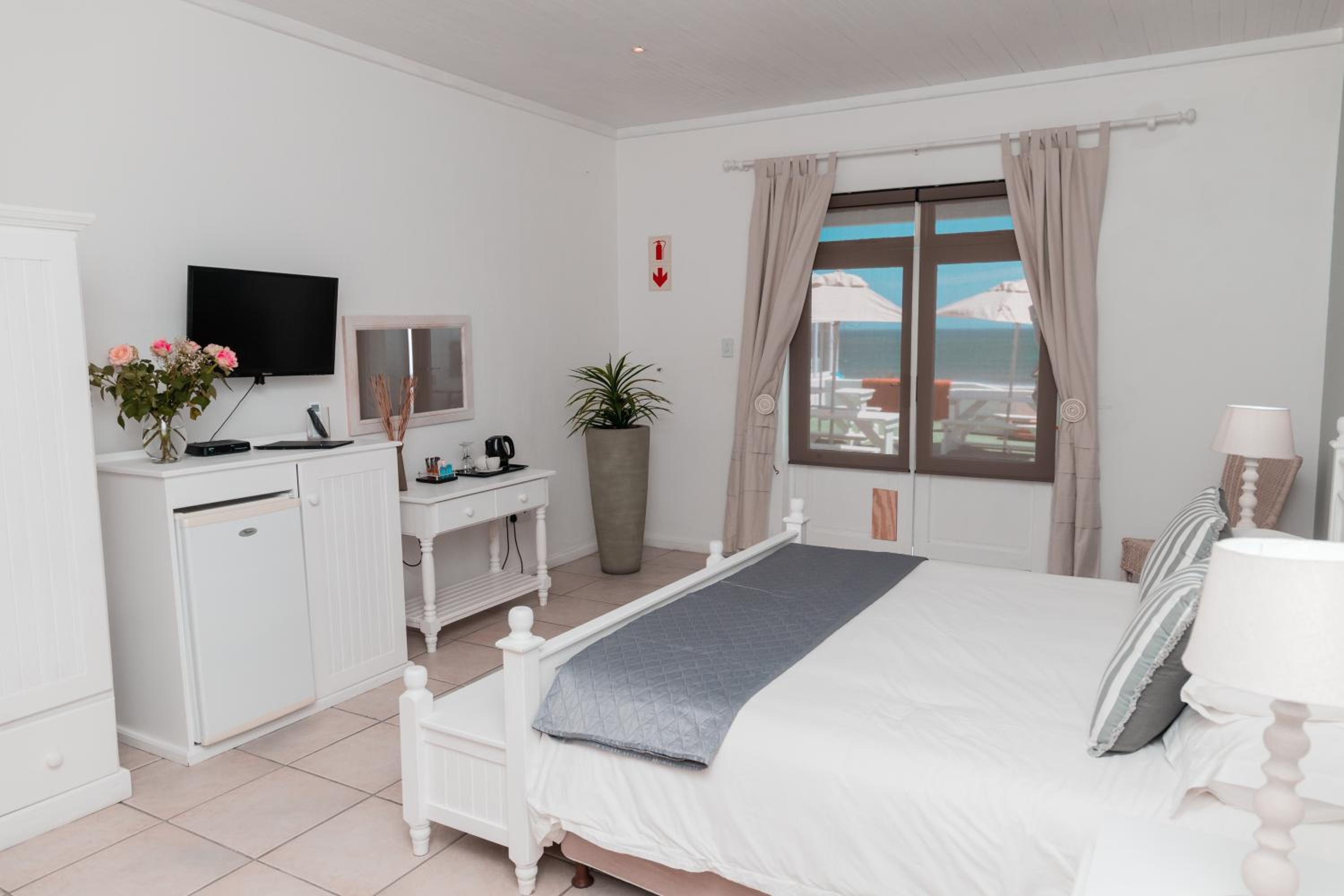 Family Room with Sea View - Photo 12