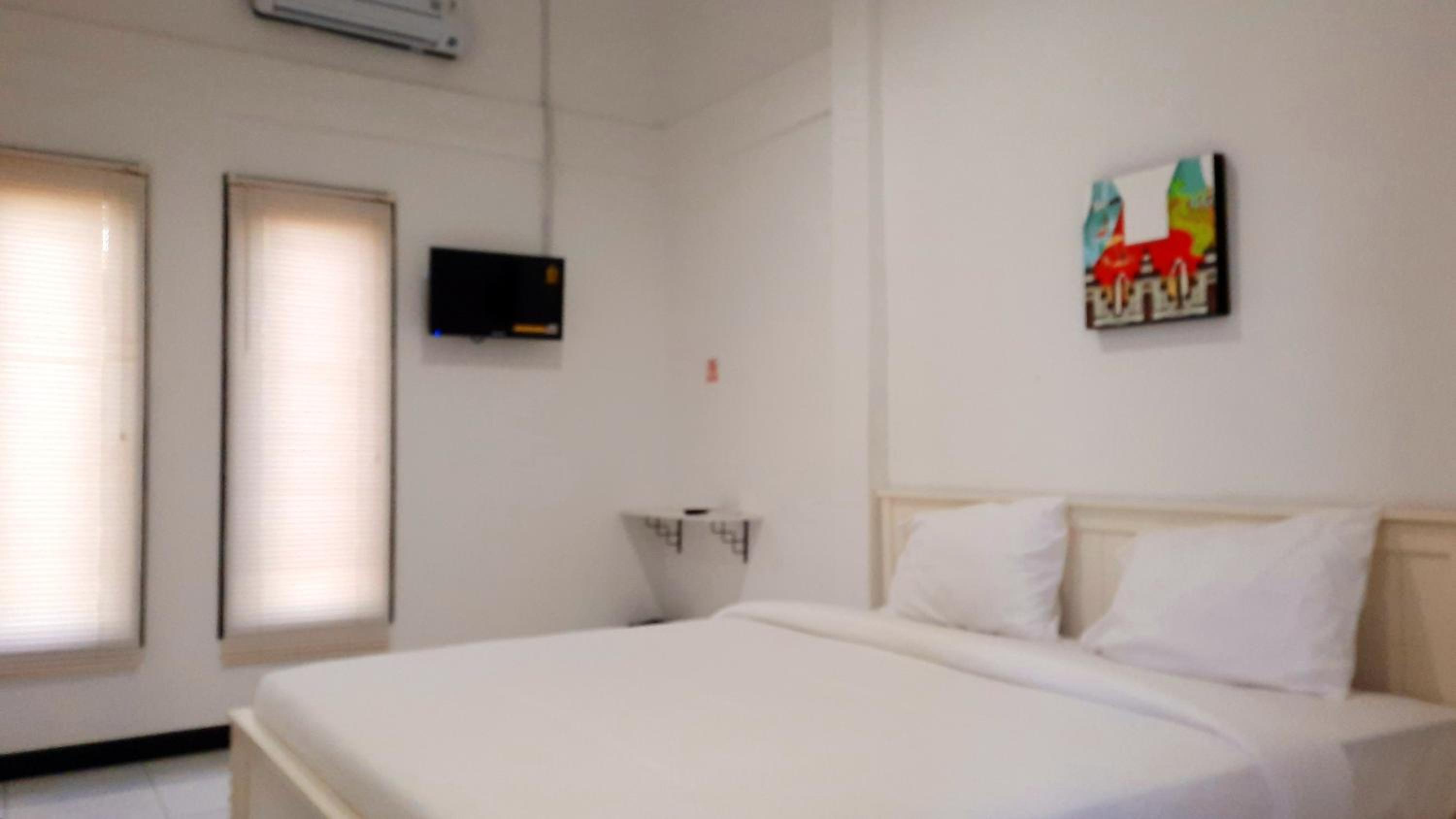 Deluxe King Room - Photo 8