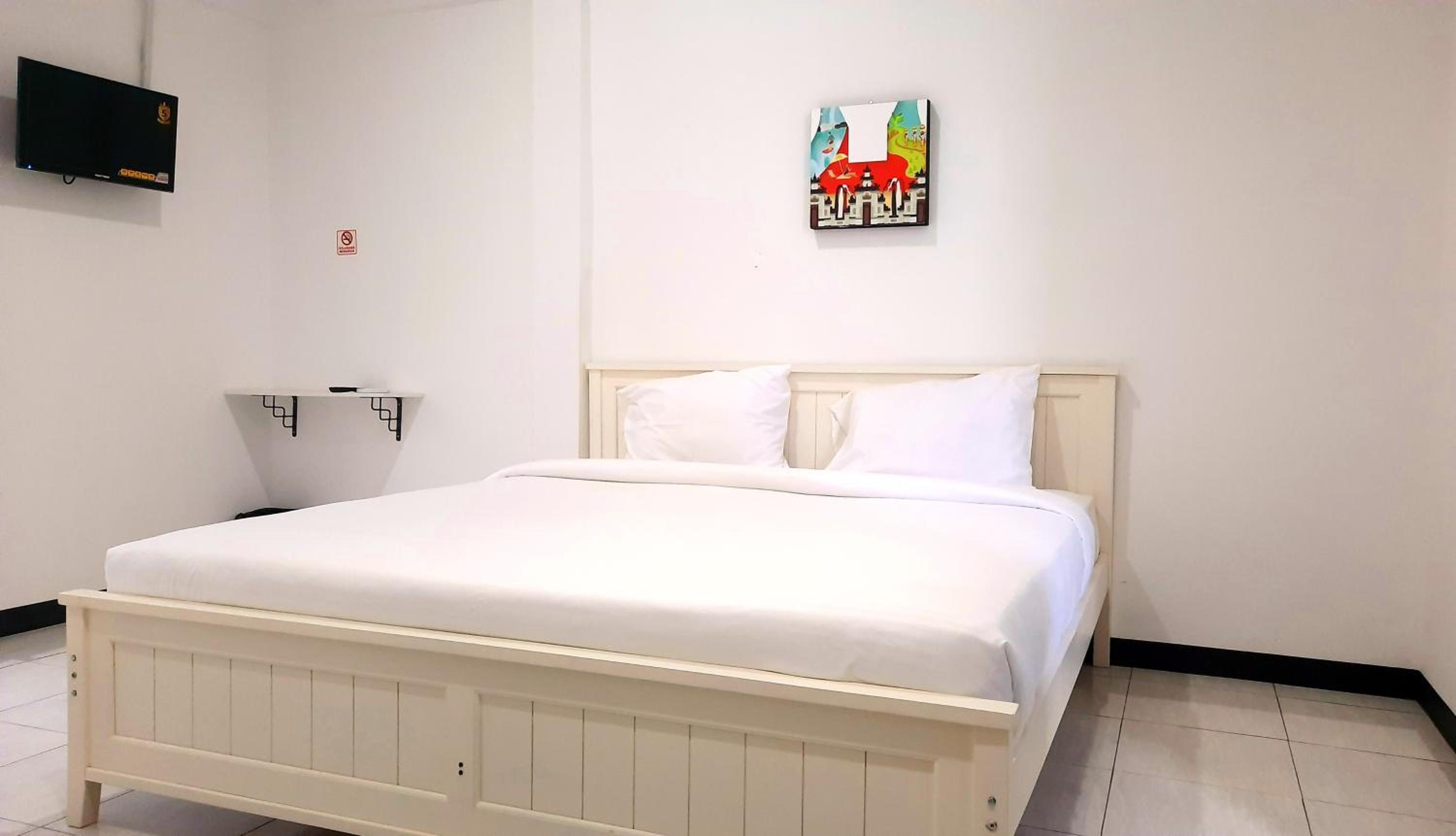 Deluxe King Room - Photo 11