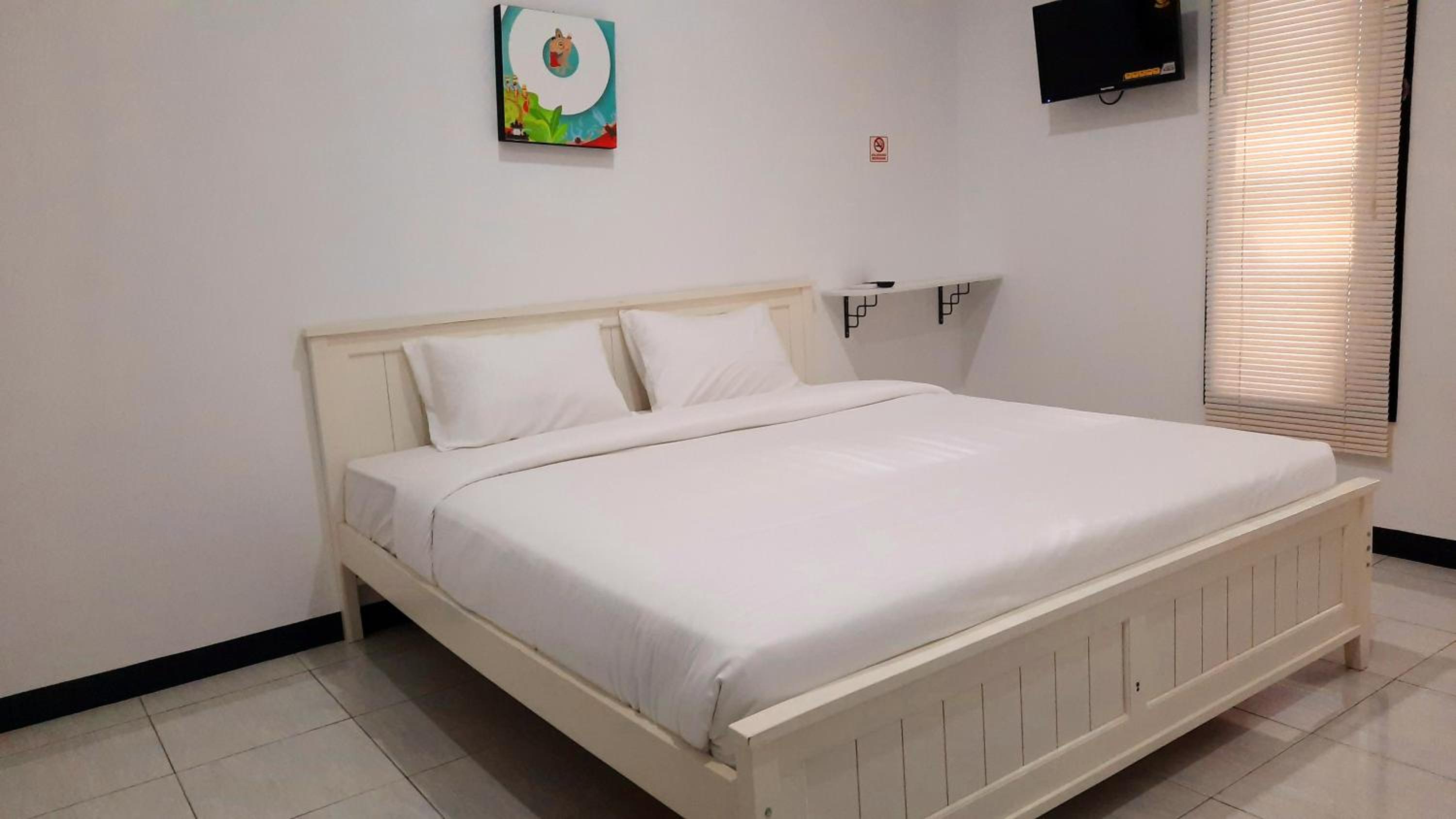 Deluxe King Room - Photo 7
