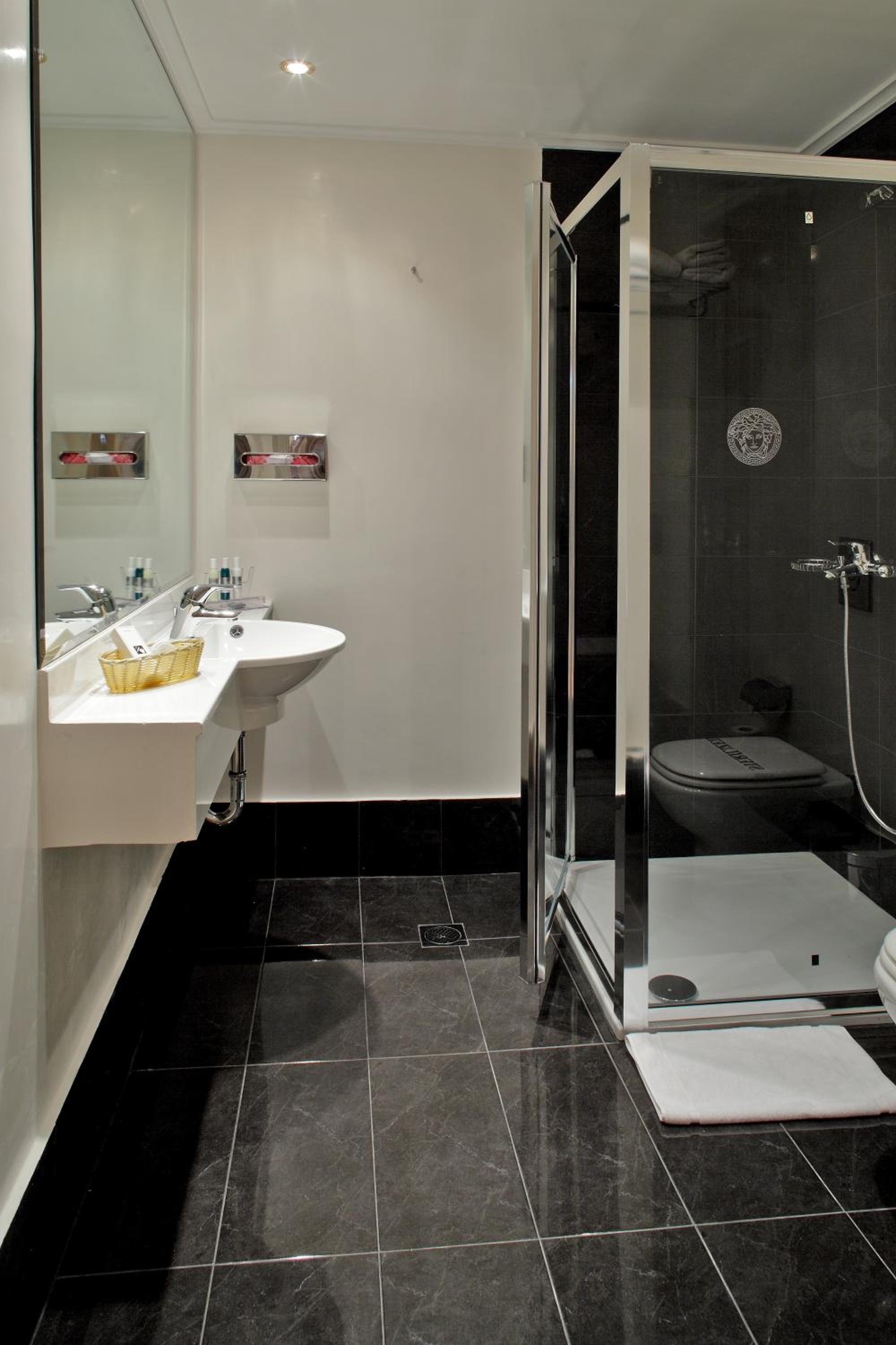 Presidential Suite thumbnail 6