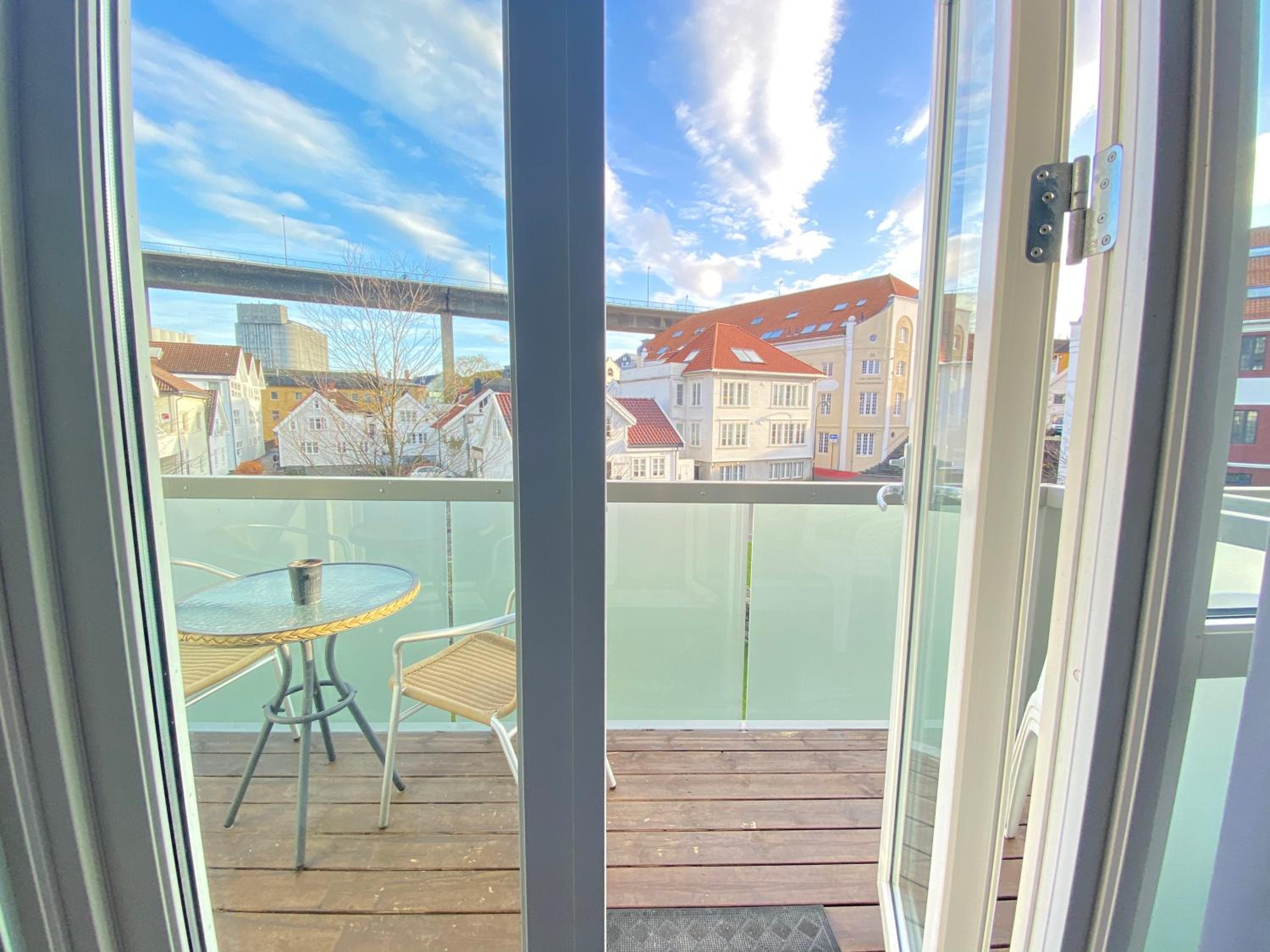 One-Bedroom Apartment - Photo 11