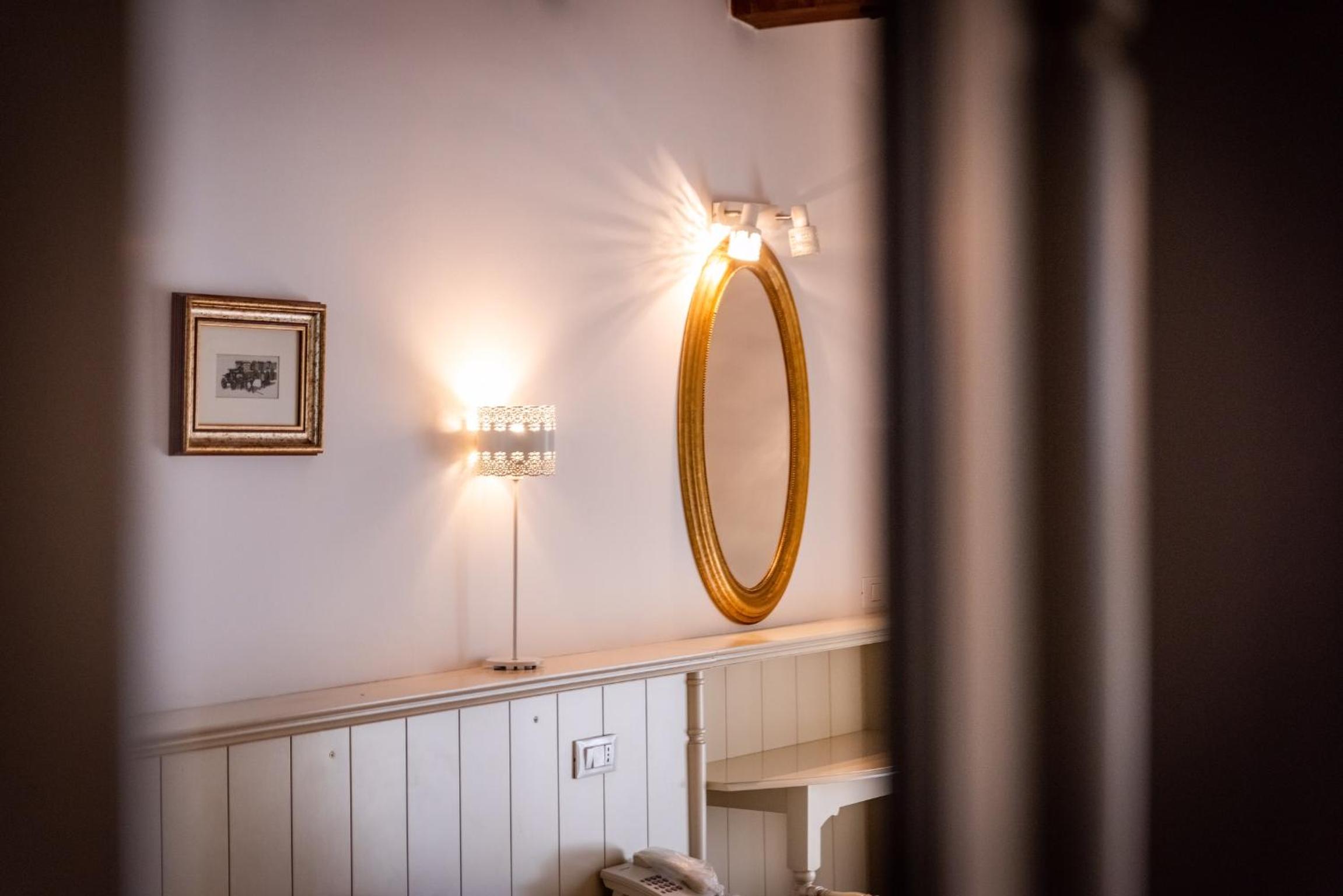 Standard Double Room - Photo 8