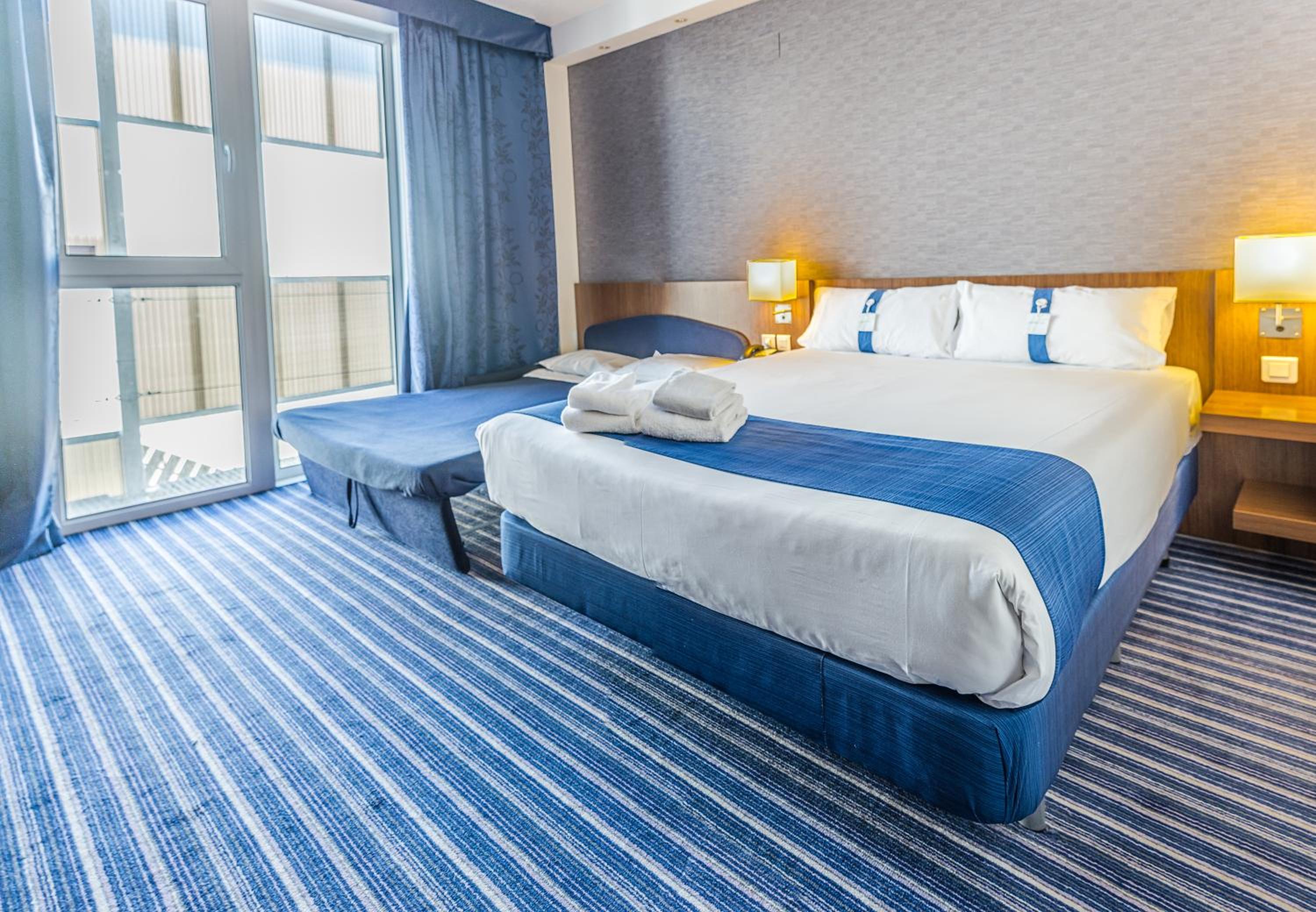 Standard Double Room with Sofa Bed - Photo 16