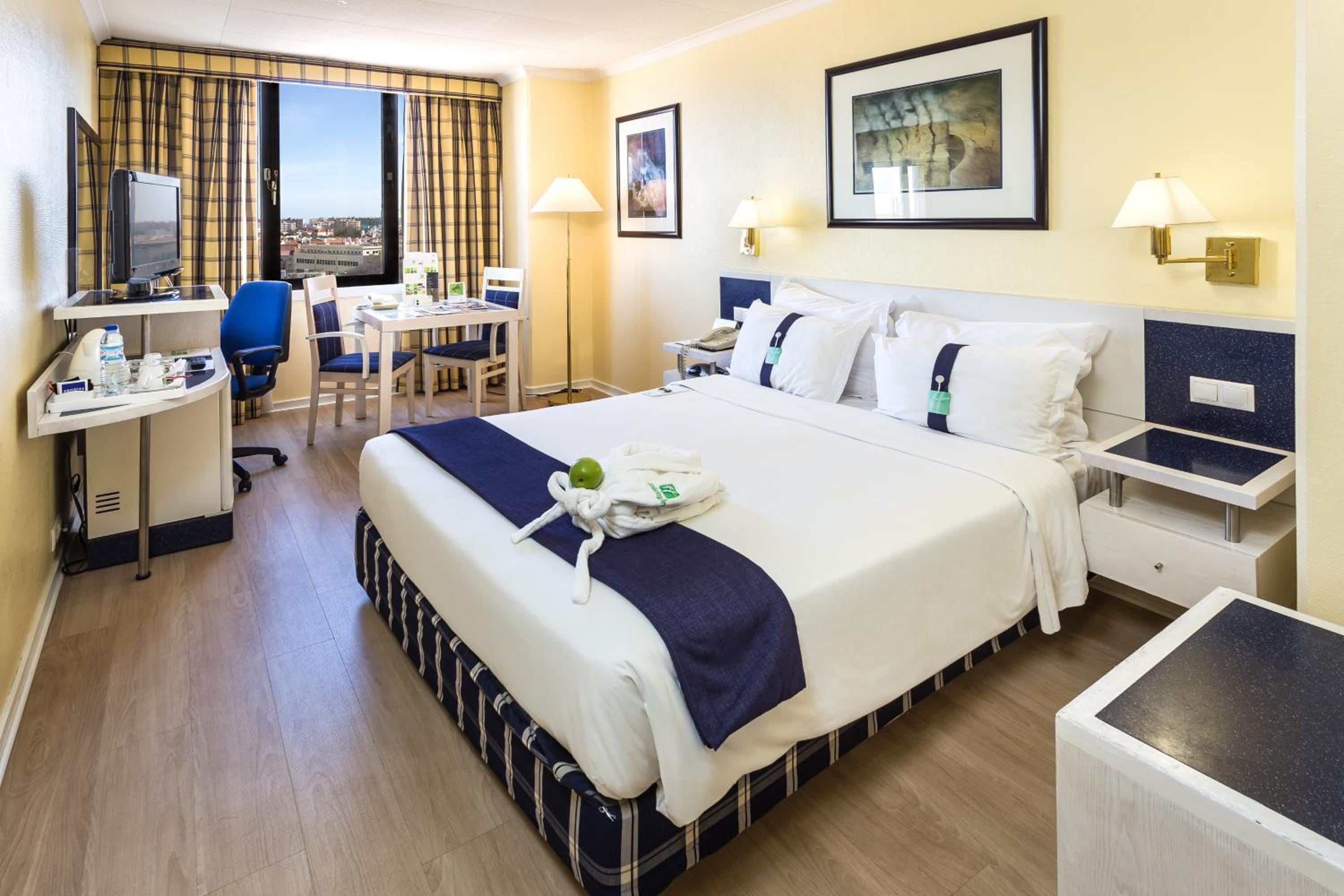 Standard Double Room with City View - Photo 1