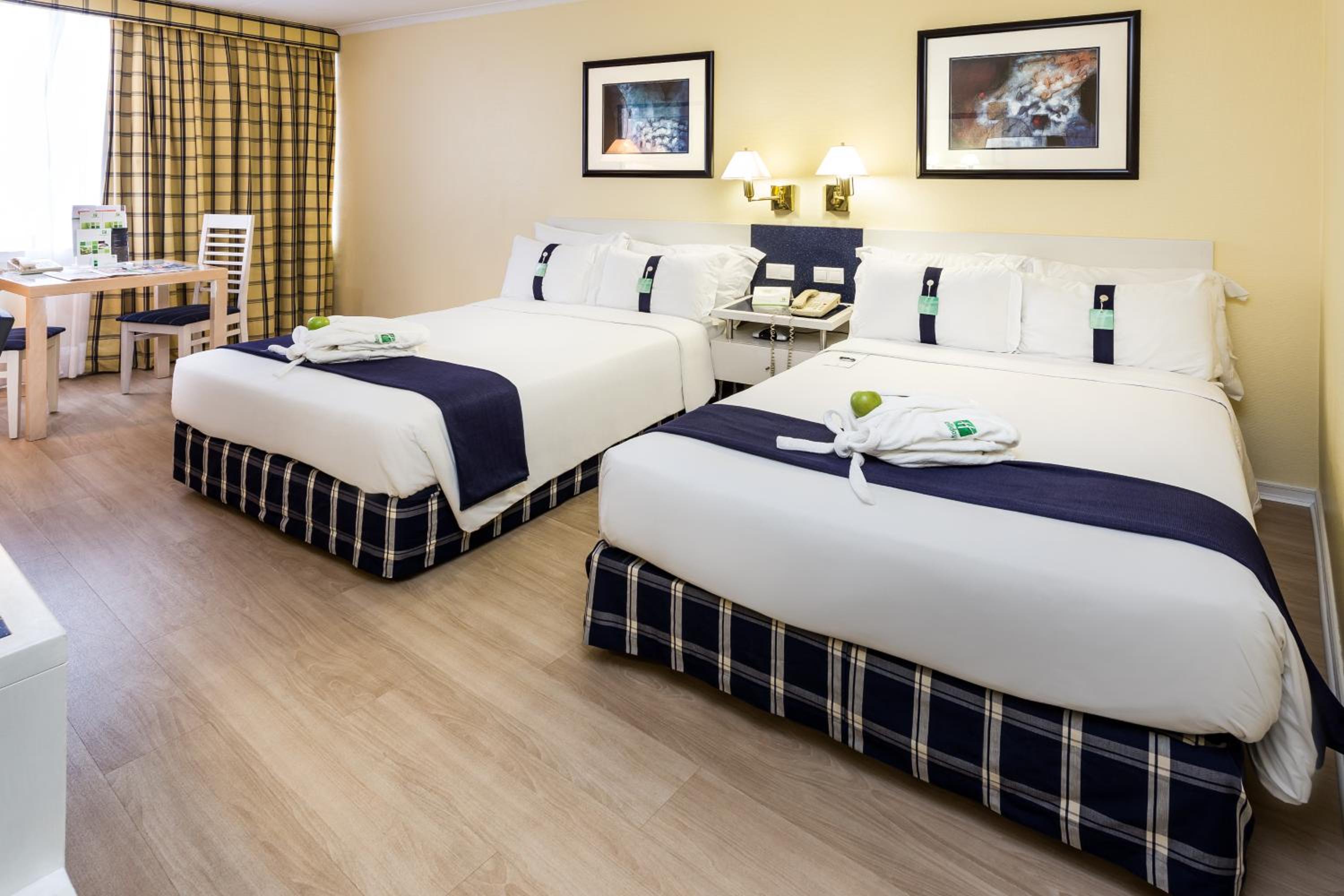 Standard Double Room with Two Double Beds and City View - Photo 1