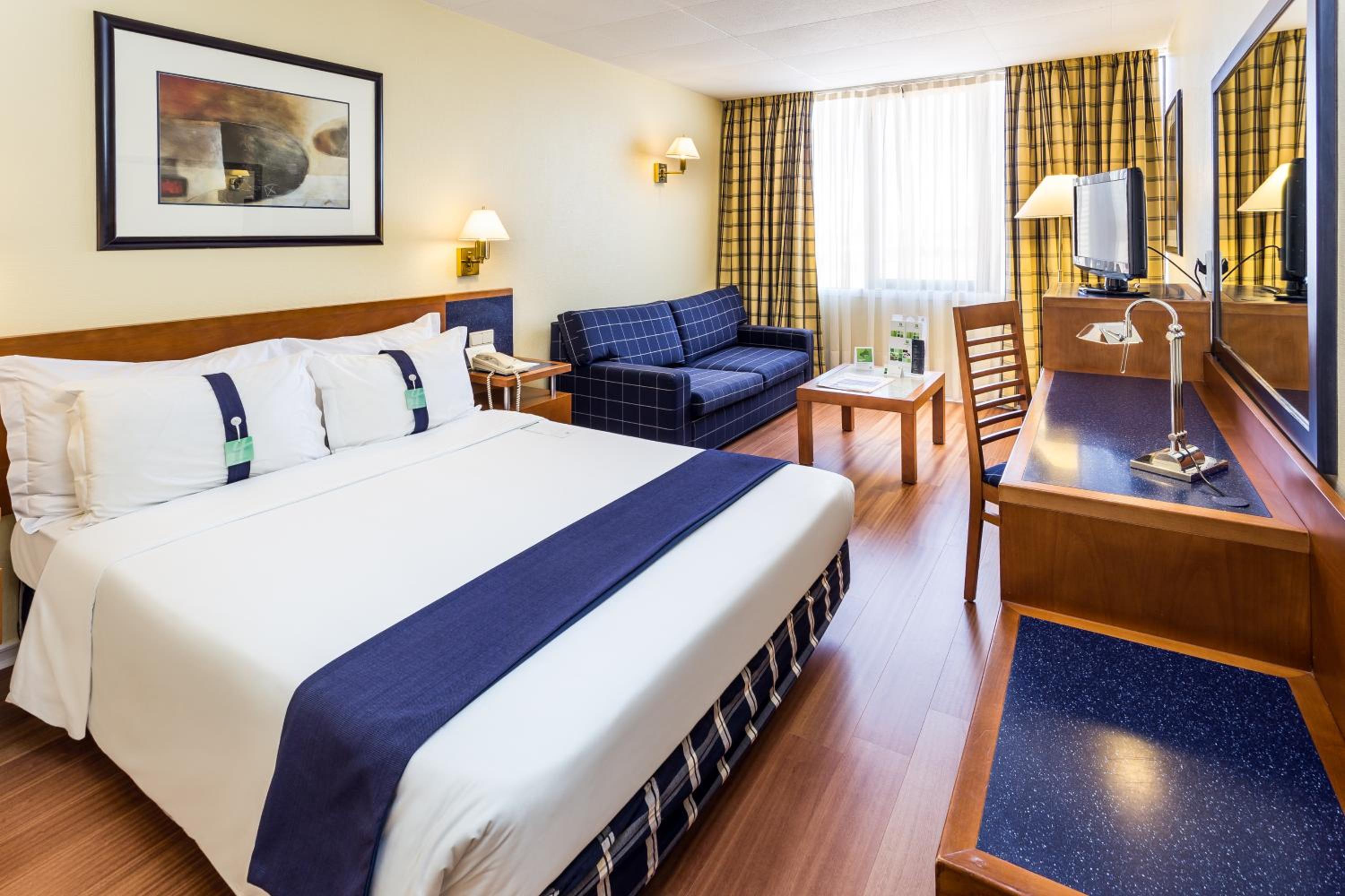 Standard Double Room with Sofa Bed - Photo 1