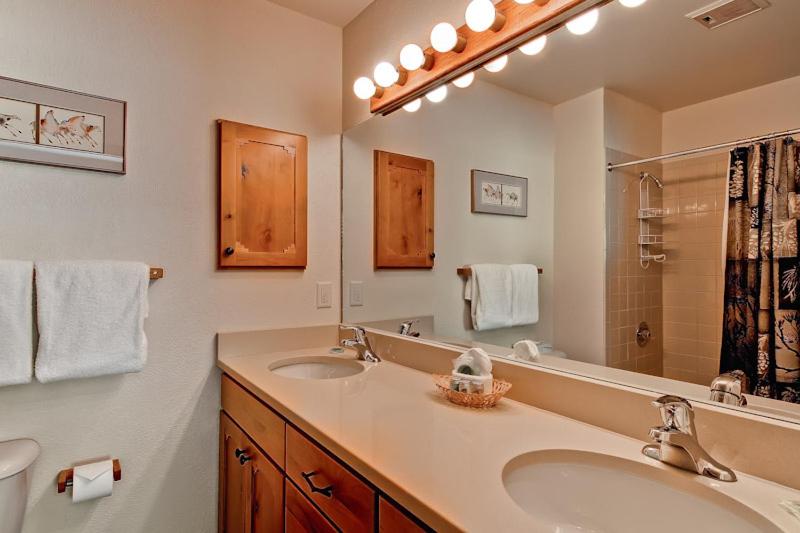 Two-Bedroom Suite photo 2