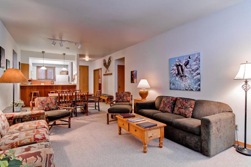 Apartment with Mountain View photo 2